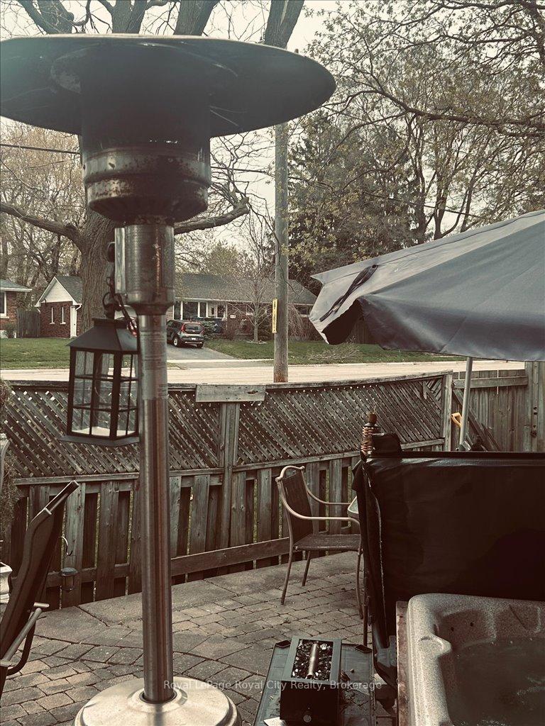 Photo 12 of Unit 2, 40 Silvercreek Parkway N, Guelph, Junction/Onward Willow — HOMEH