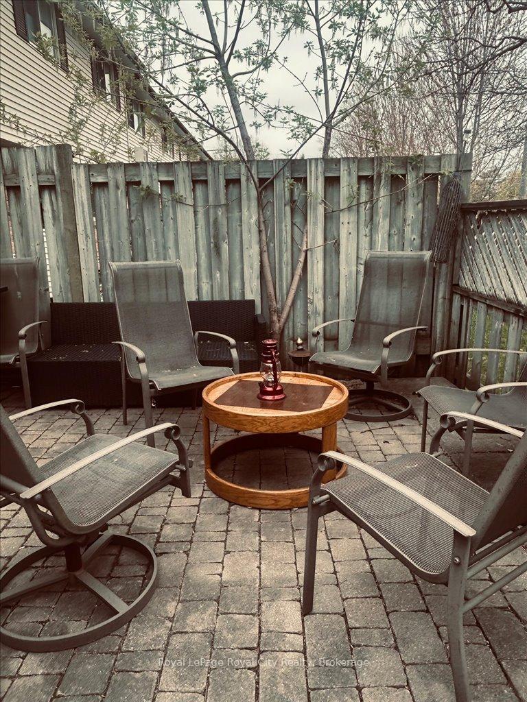 Photo 13 of Unit 2, 40 Silvercreek Parkway N, Guelph, Junction/Onward Willow — HOMEH