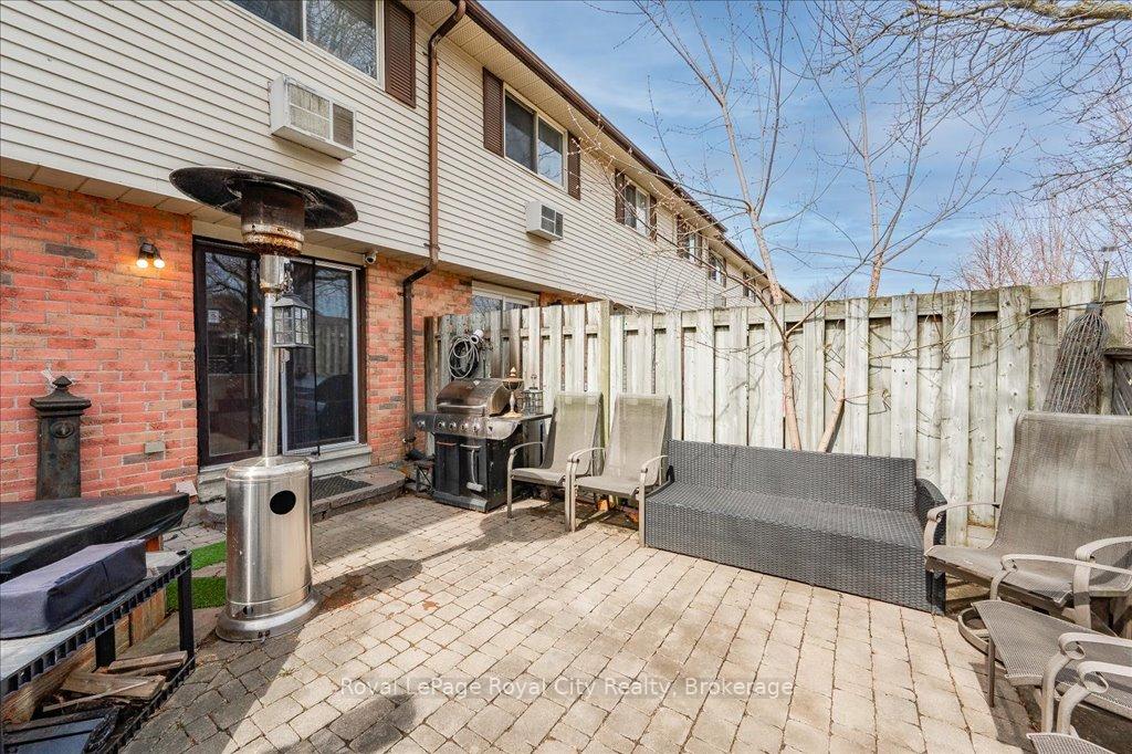 Photo 14 of Unit 2, 40 Silvercreek Parkway N, Guelph, Junction/Onward Willow — HOMEH