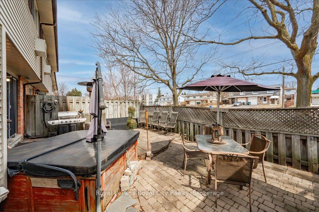Photo 16 of Unit 2, 40 Silvercreek Parkway N, Guelph, Junction/Onward Willow — HOMEH