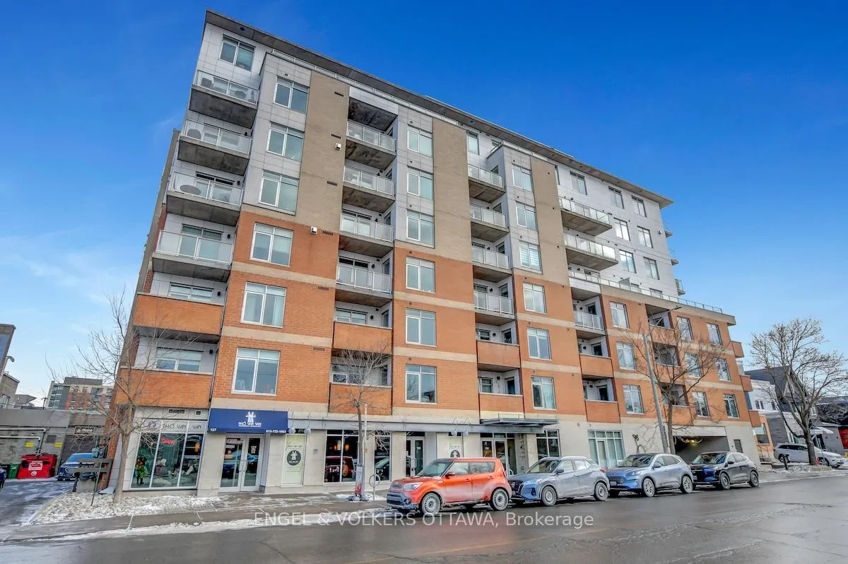 Front of Unit 404, 131 Holland Avenue