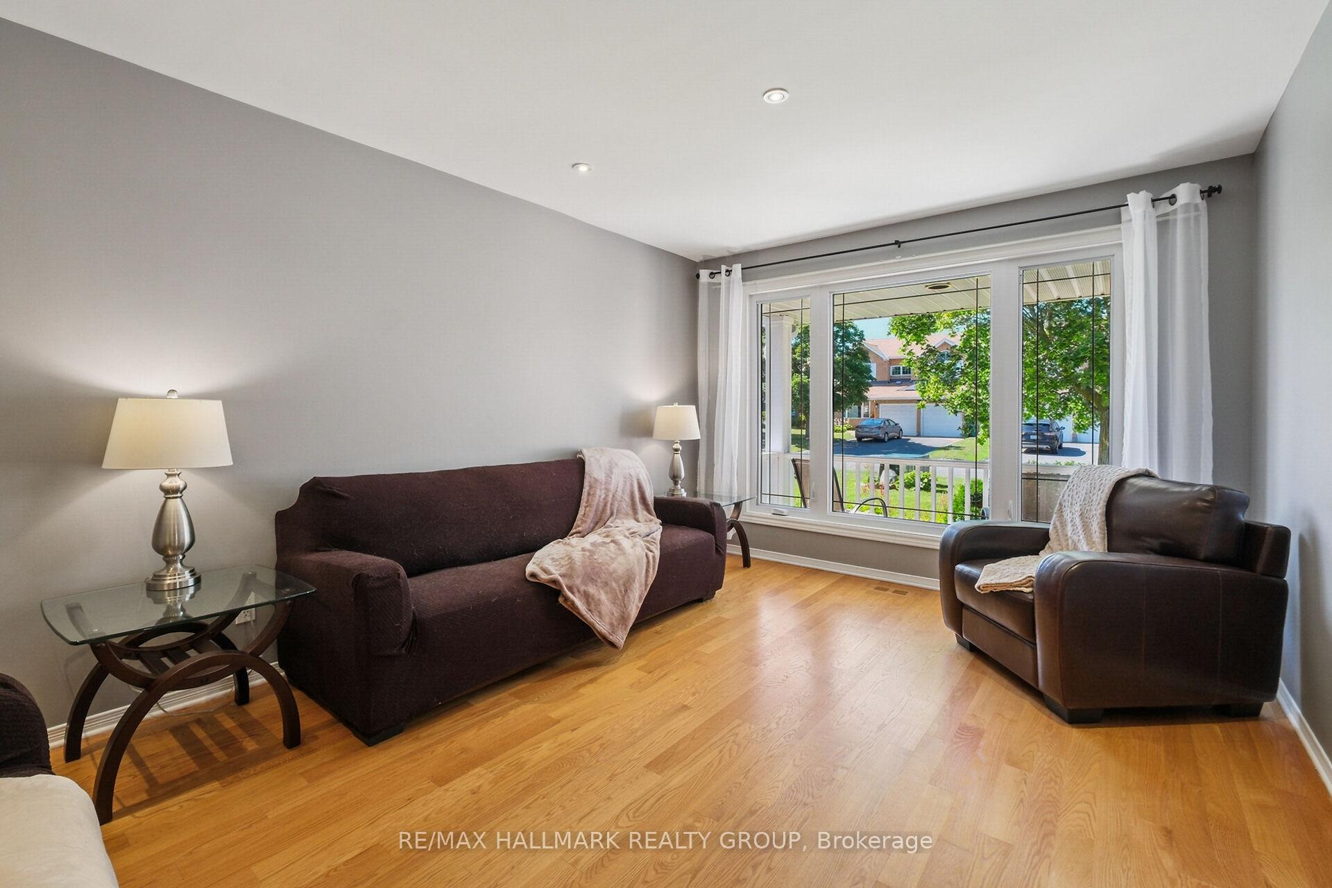Photo 4 of 3034 Courtyard Crescent, Ottawa, Upper Hunt Club — HOMEH