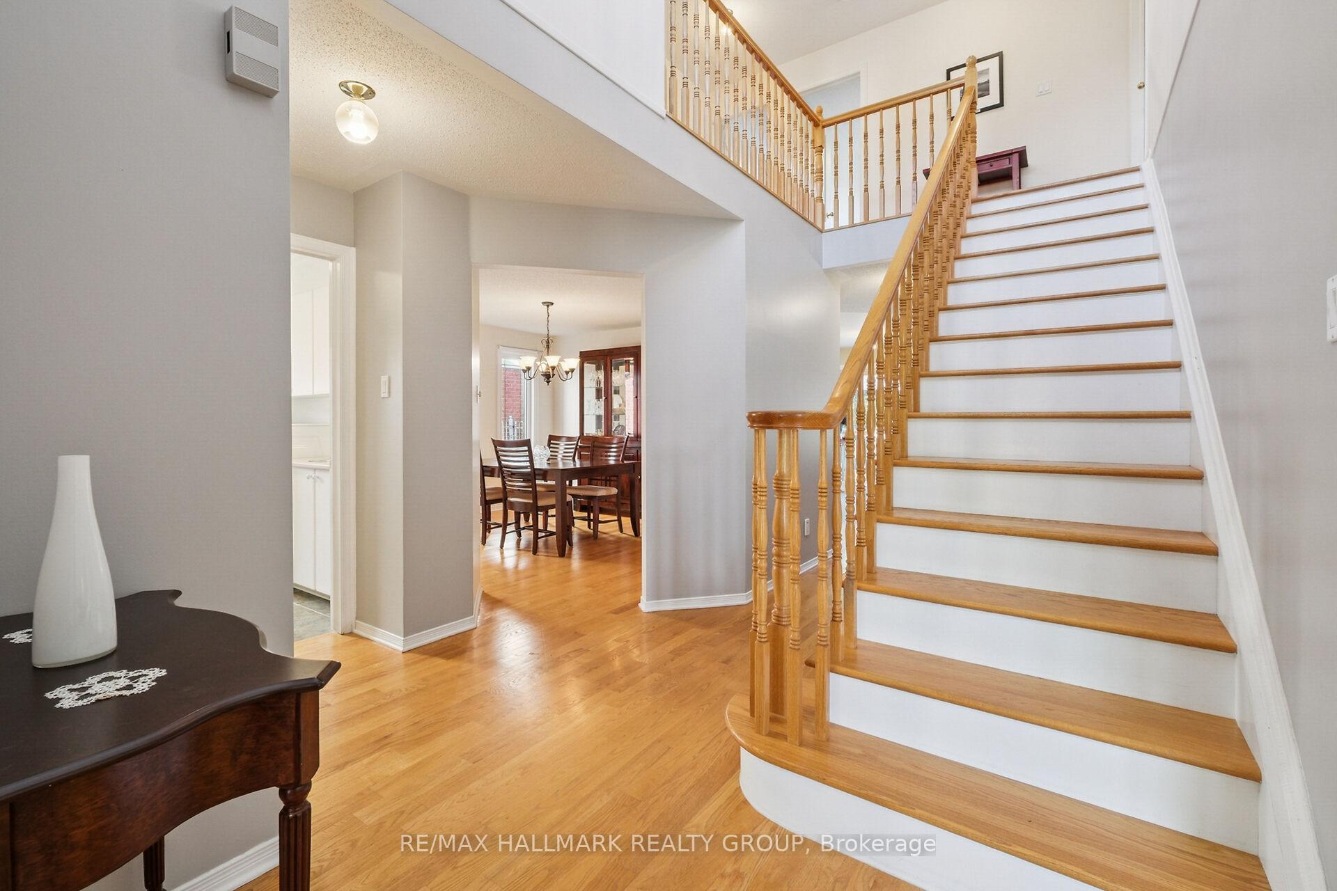 Photo 6 of 3034 Courtyard Crescent, Ottawa, Upper Hunt Club — HOMEH