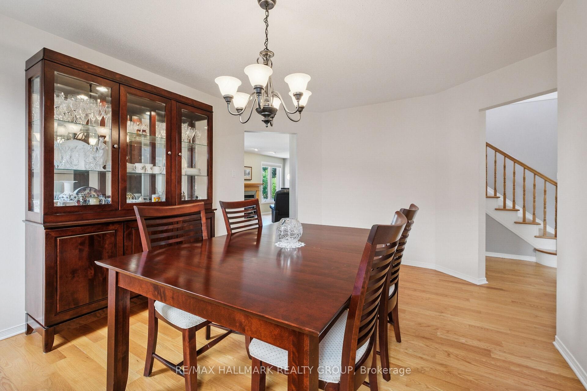 Photo 8 of 3034 Courtyard Crescent, Ottawa, Upper Hunt Club — HOMEH