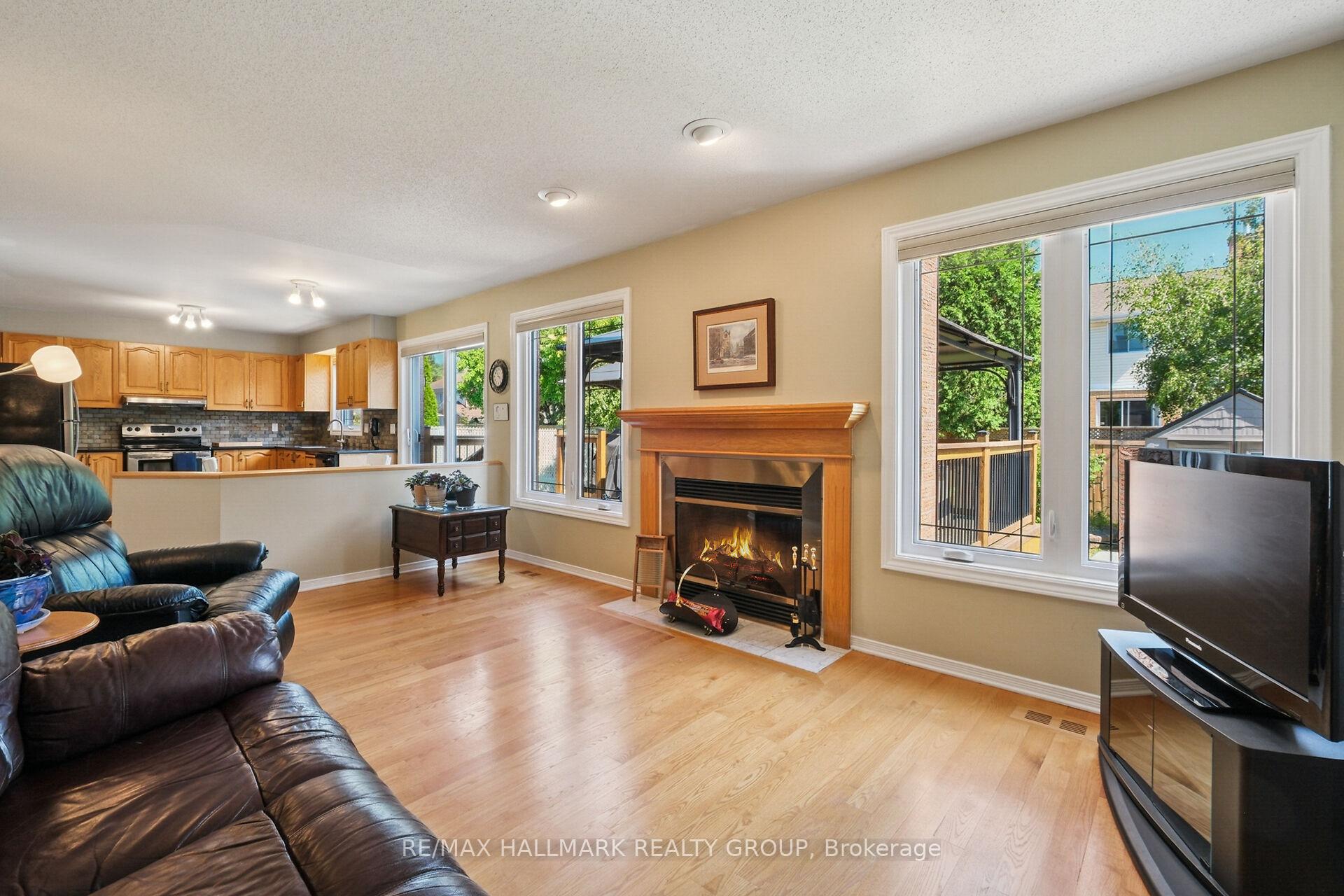 Photo 10 of 3034 Courtyard Crescent, Ottawa, Upper Hunt Club — HOMEH