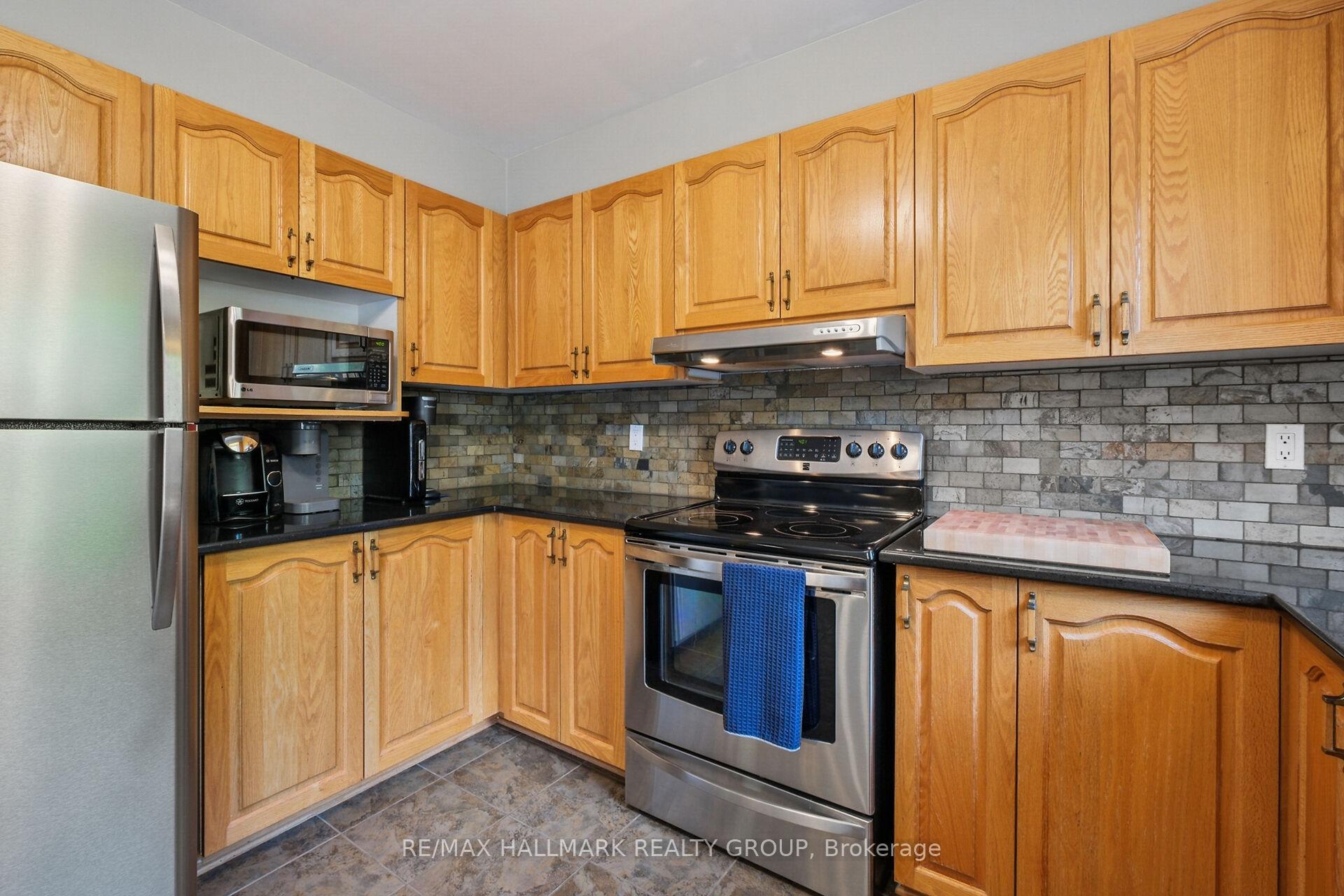 Photo 13 of 3034 Courtyard Crescent, Ottawa, Upper Hunt Club — HOMEH