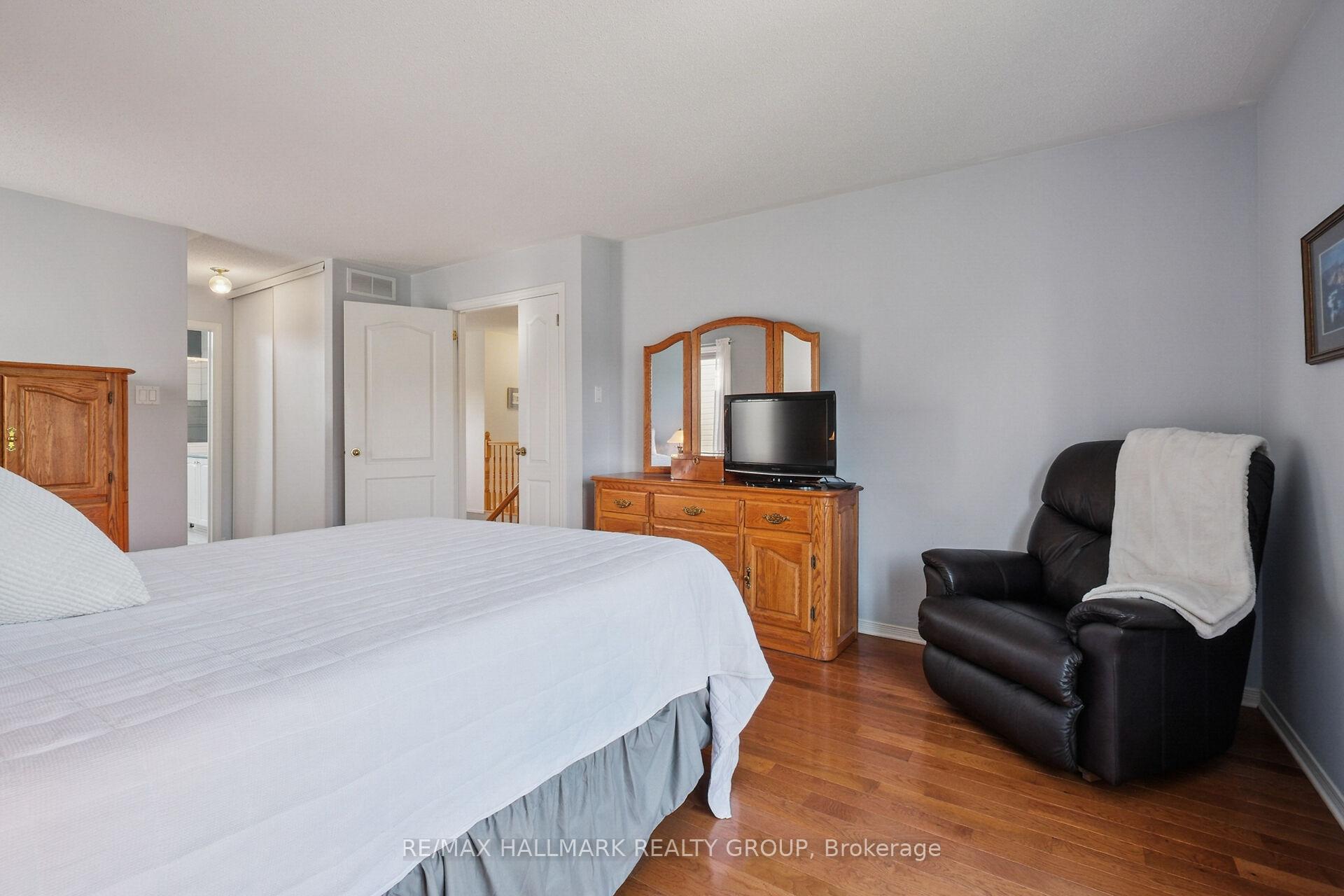 Photo 18 of 3034 Courtyard Crescent, Ottawa, Upper Hunt Club — HOMEH