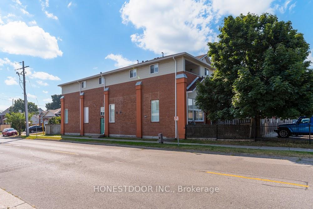 Photo 3 of Unit 204, 111 Grey Street, Brant, Brantford Twp — HOMEH