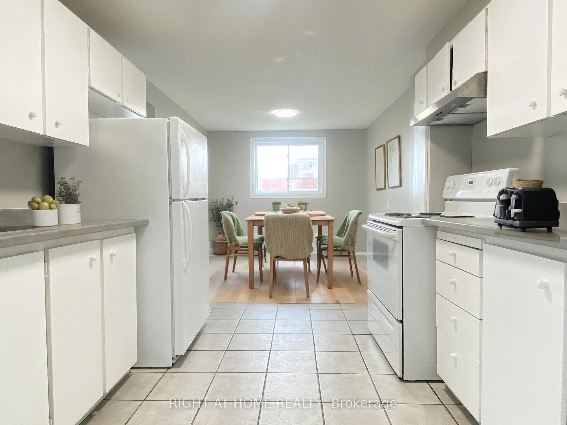 Photo 6 of 271 Ridgepark Private, Ottawa, Meadowlands/Crestview — HOMEH