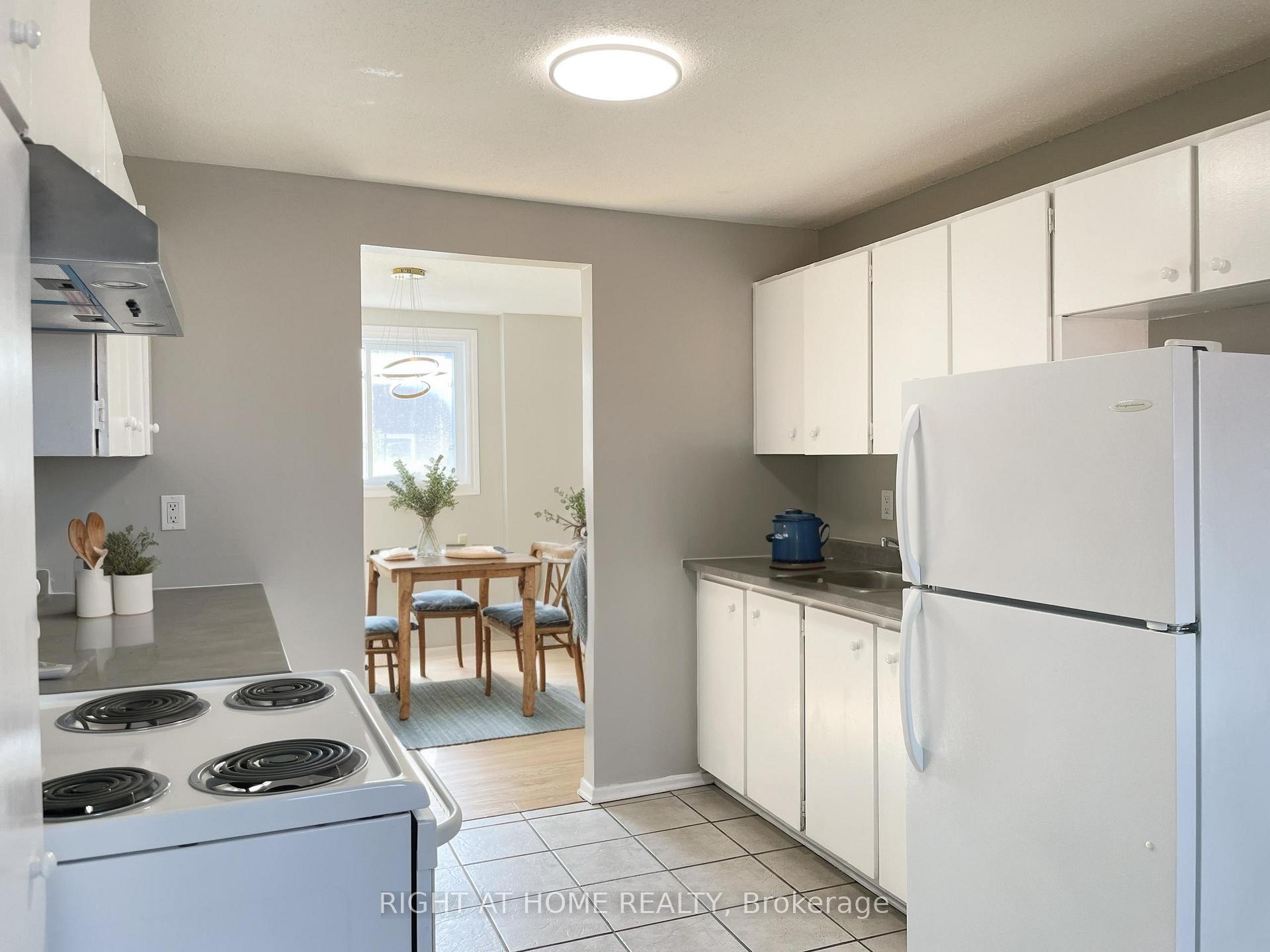 Photo 7 of 271 Ridgepark Private, Ottawa, Meadowlands/Crestview — HOMEH