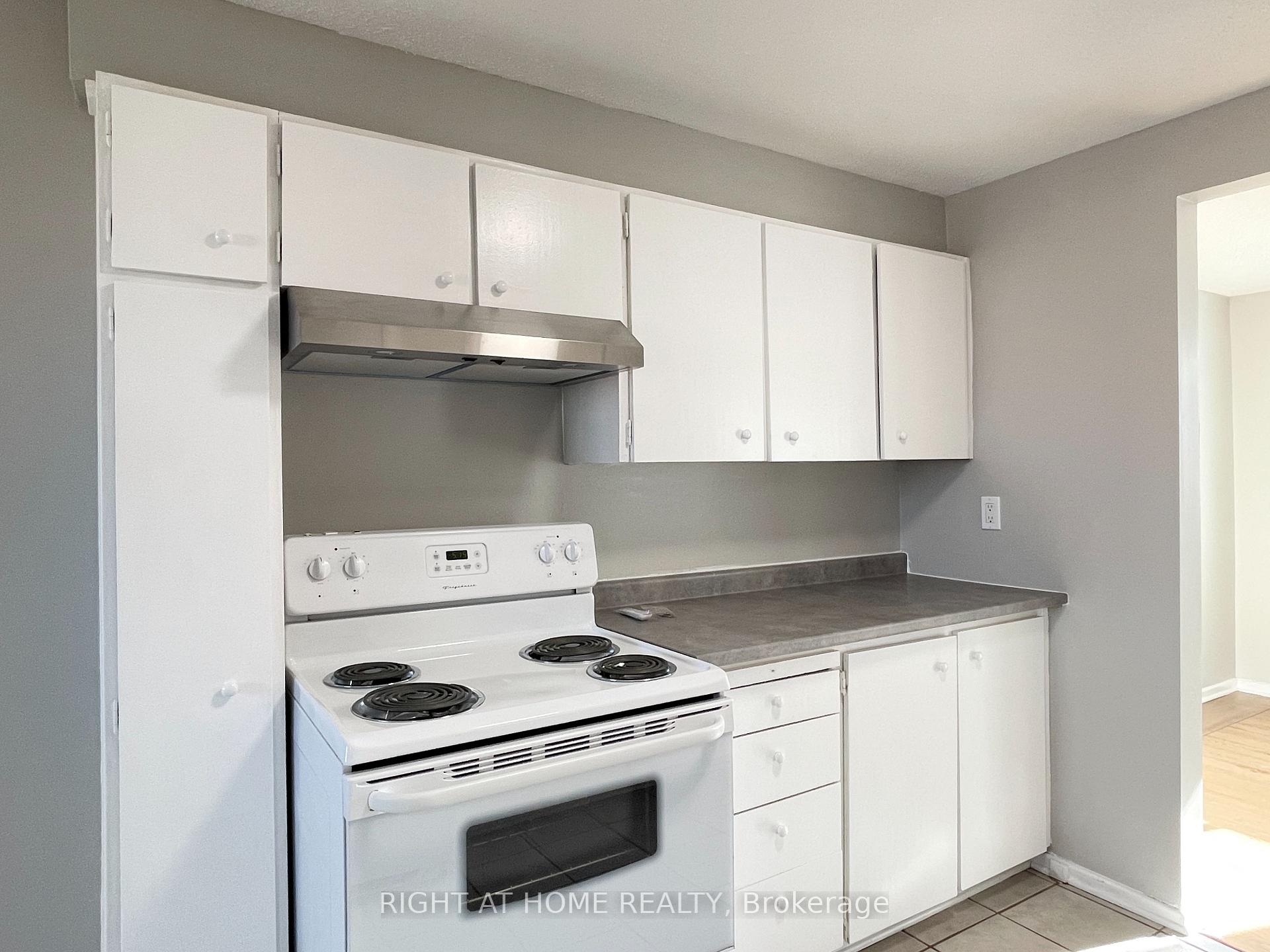 Photo 8 of 271 Ridgepark Private, Ottawa, Meadowlands/Crestview — HOMEH