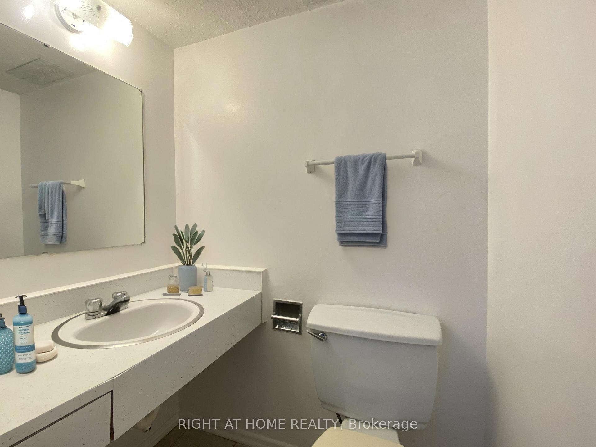 Photo 12 of 271 Ridgepark Private, Ottawa, Meadowlands/Crestview — HOMEH