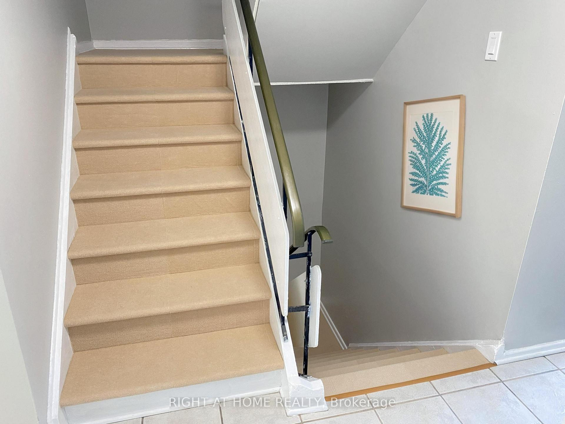 Photo 13 of 271 Ridgepark Private, Ottawa, Meadowlands/Crestview — HOMEH
