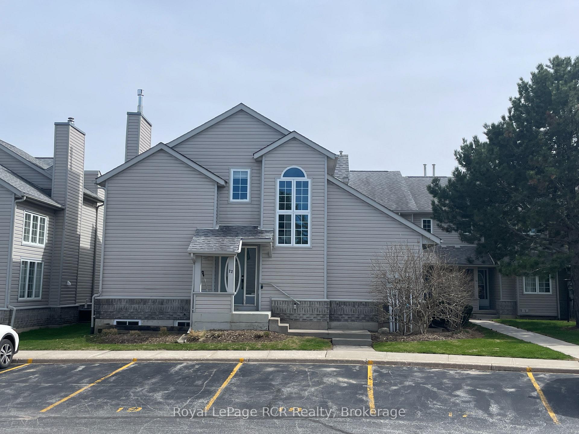 Front of Unit 22, 162 Settlers Crescent