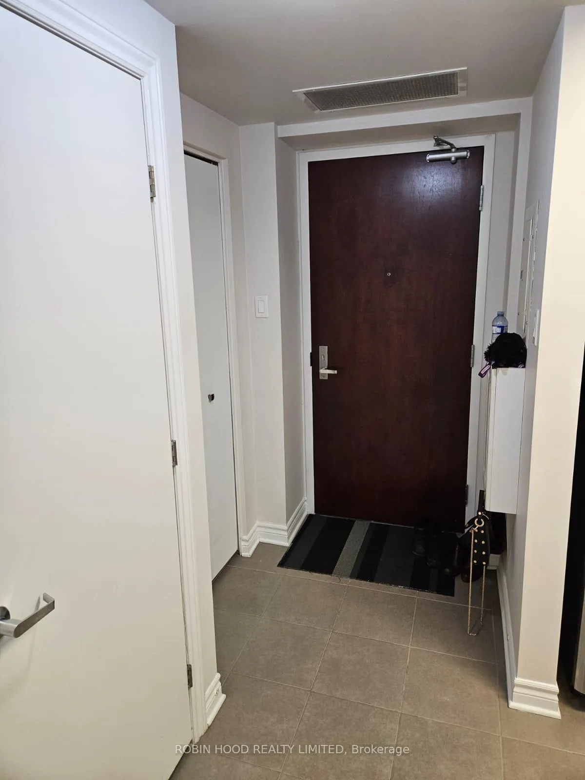 Front of Unit 1610, 200 Rideau Street