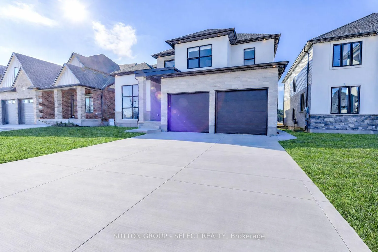 Photo 2 of 102 Silver Maple Circle, Thames Centre, Rural Thames Centre — HOMEH