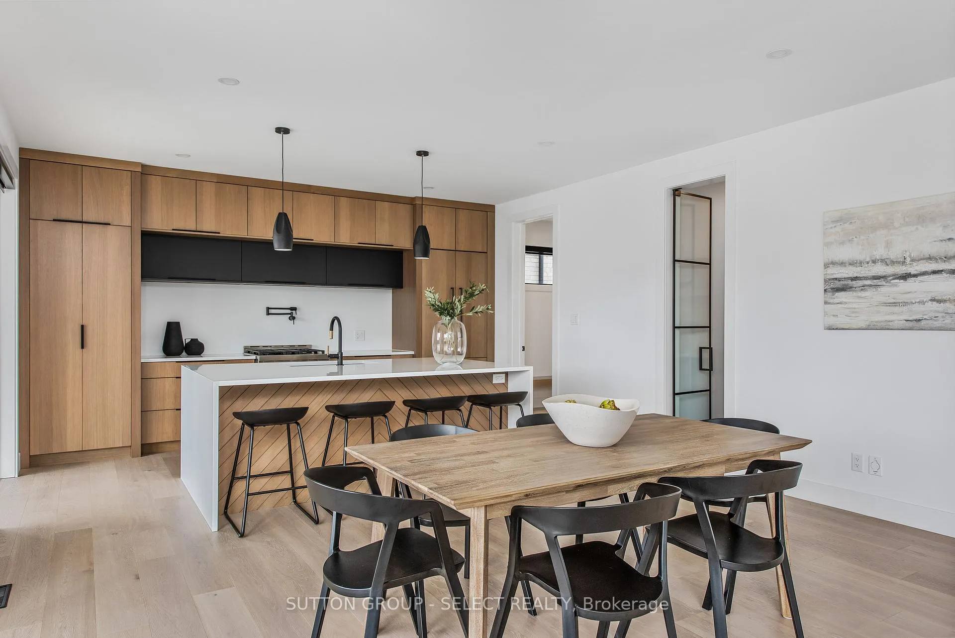 Photo 3 of 102 Silver Maple Circle, Thames Centre, Rural Thames Centre — HOMEH