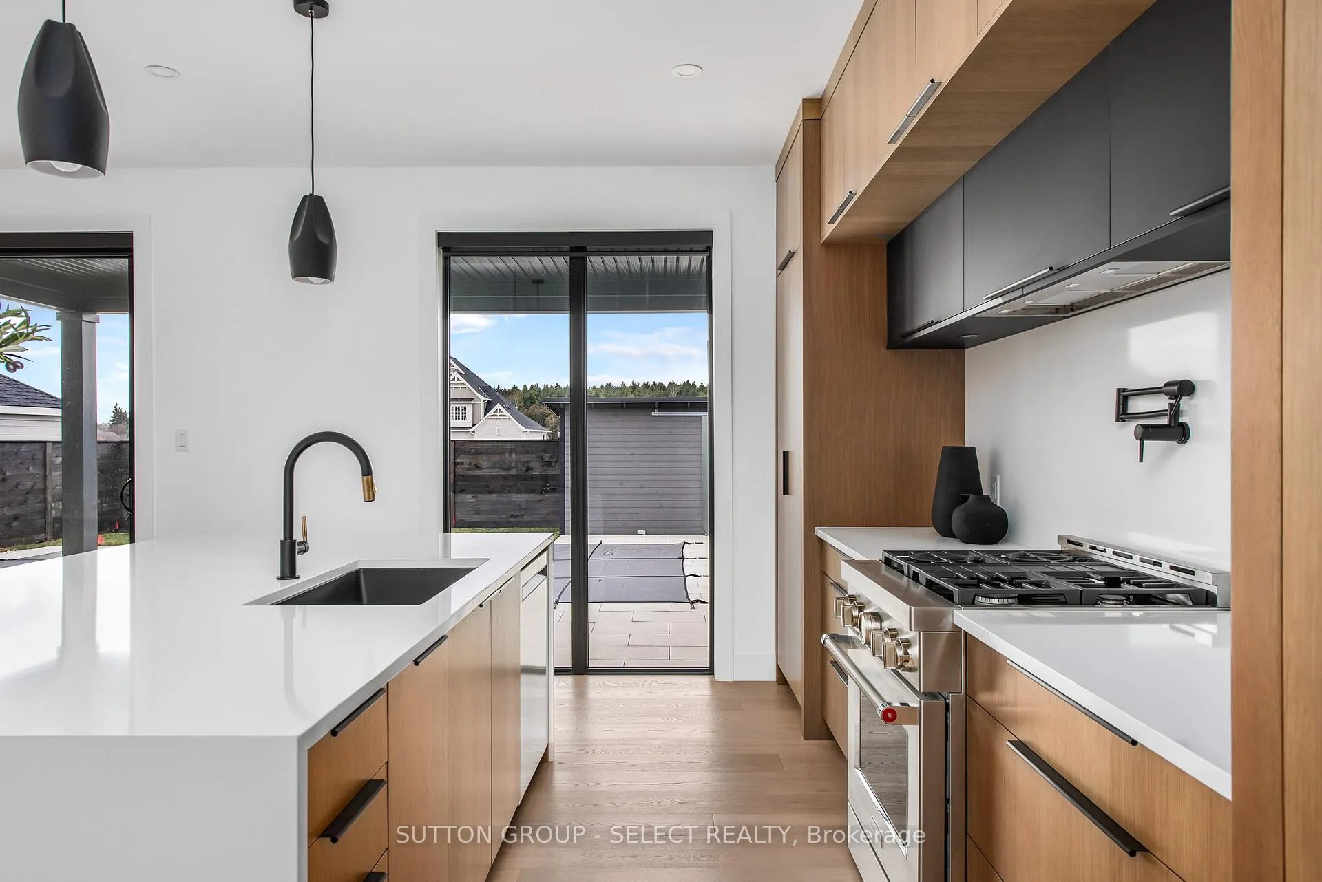 Photo 5 of 102 Silver Maple Circle, Thames Centre, Rural Thames Centre — HOMEH