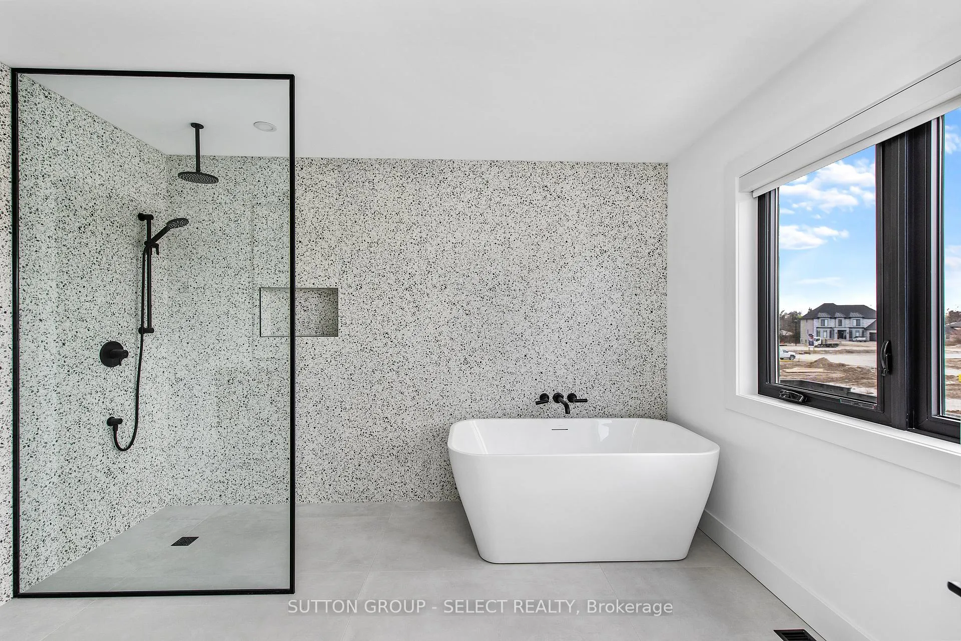 Photo 16 of 102 Silver Maple Circle, Thames Centre, Rural Thames Centre — HOMEH