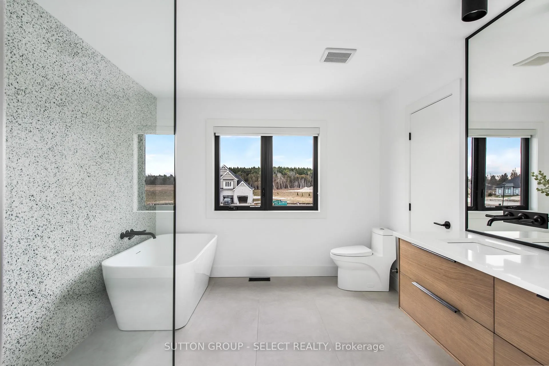 Photo 17 of 102 Silver Maple Circle, Thames Centre, Rural Thames Centre — HOMEH
