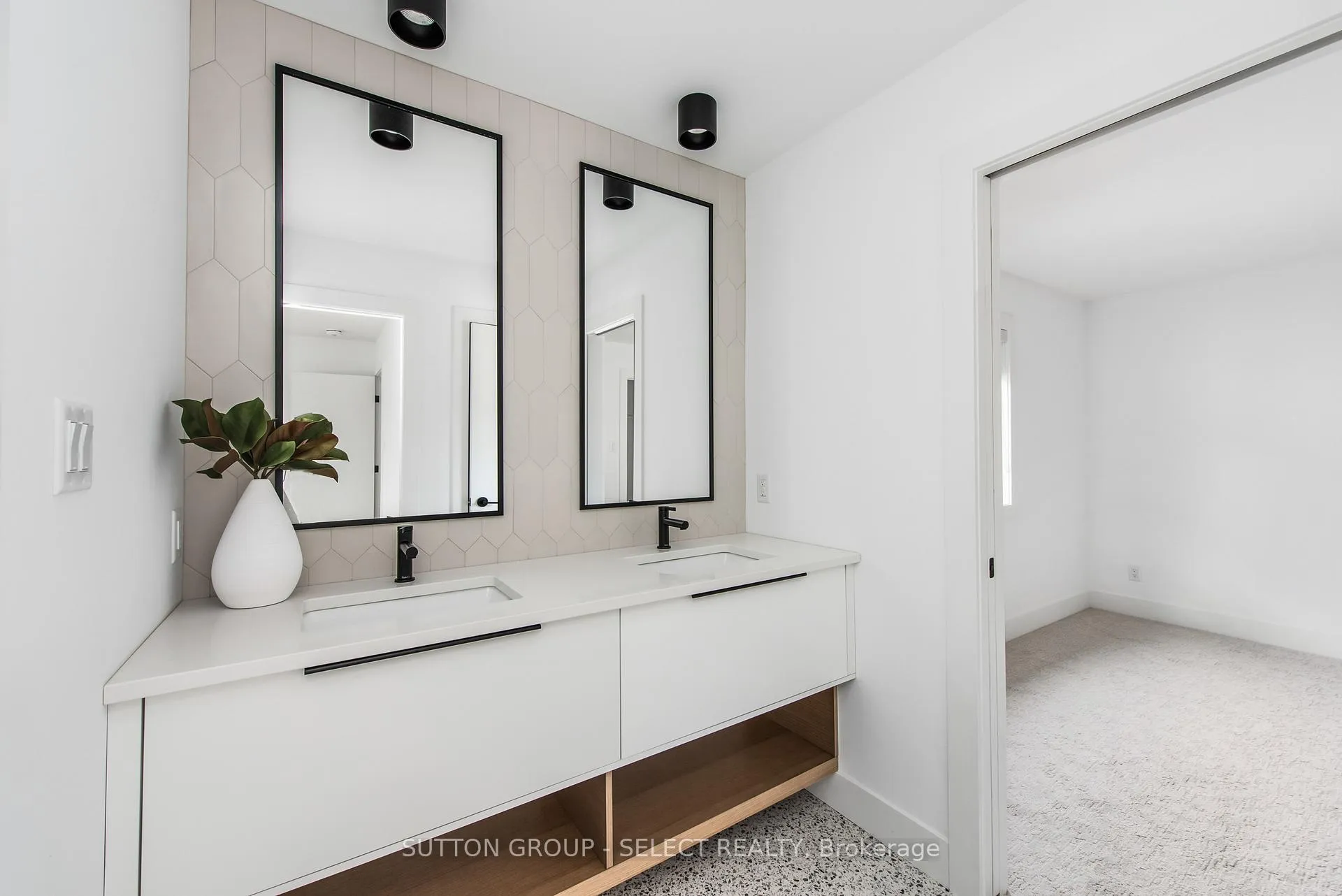 Photo 22 of 102 Silver Maple Circle, Thames Centre, Rural Thames Centre — HOMEH