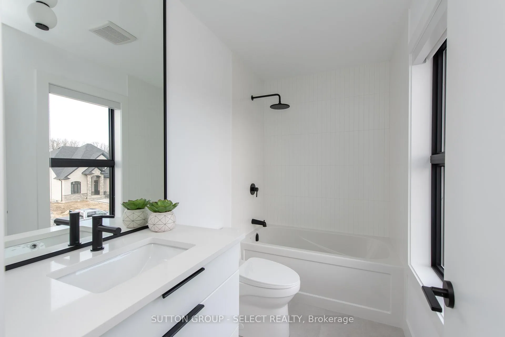 Photo 24 of 102 Silver Maple Circle, Thames Centre, Rural Thames Centre — HOMEH