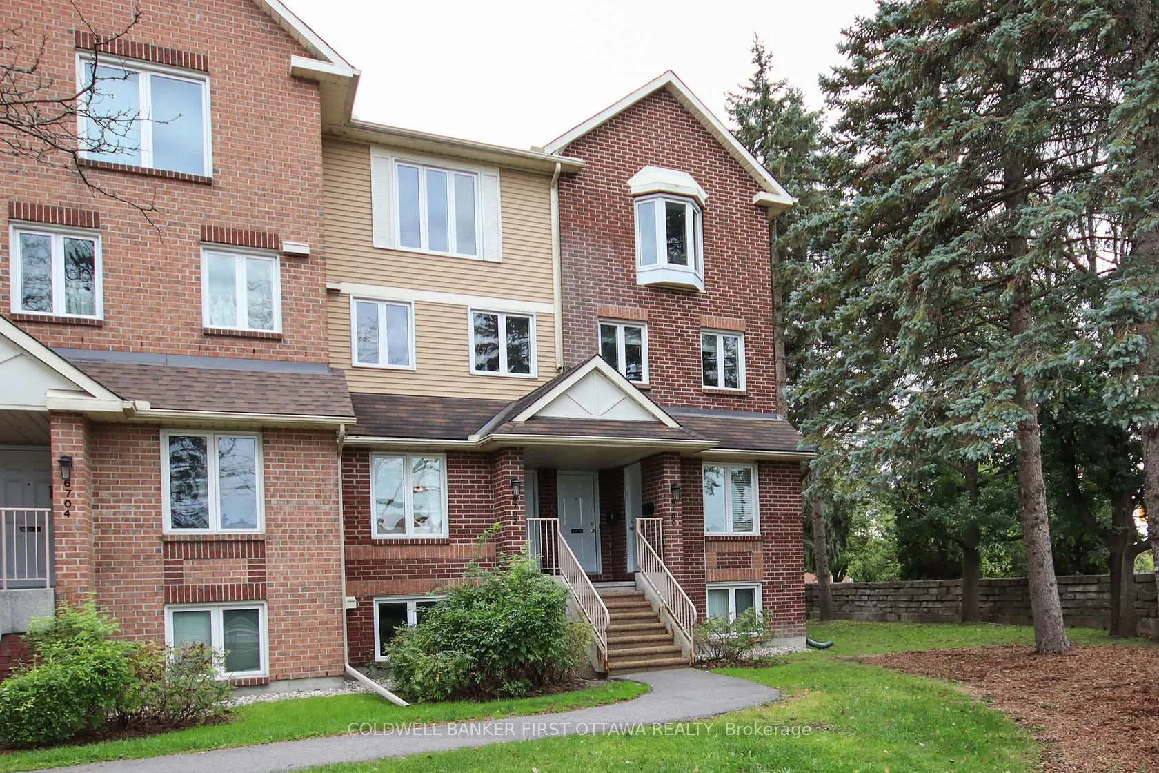 Front of Unit A, 6702 Jeanne D'Arc Boulevard