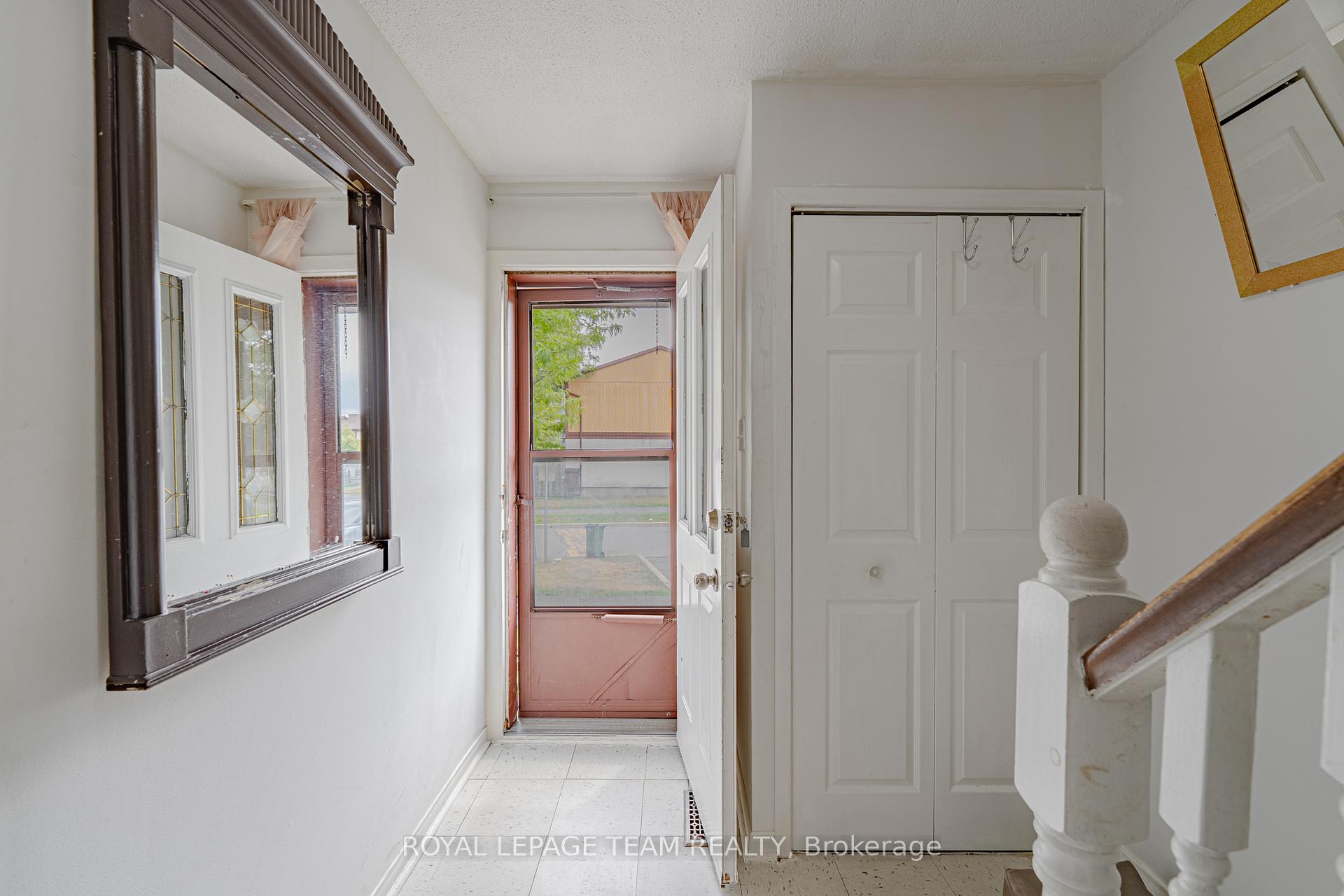 Photo 4 of 1461 Murdock Gate, Ottawa, Cyrville — HOMEH