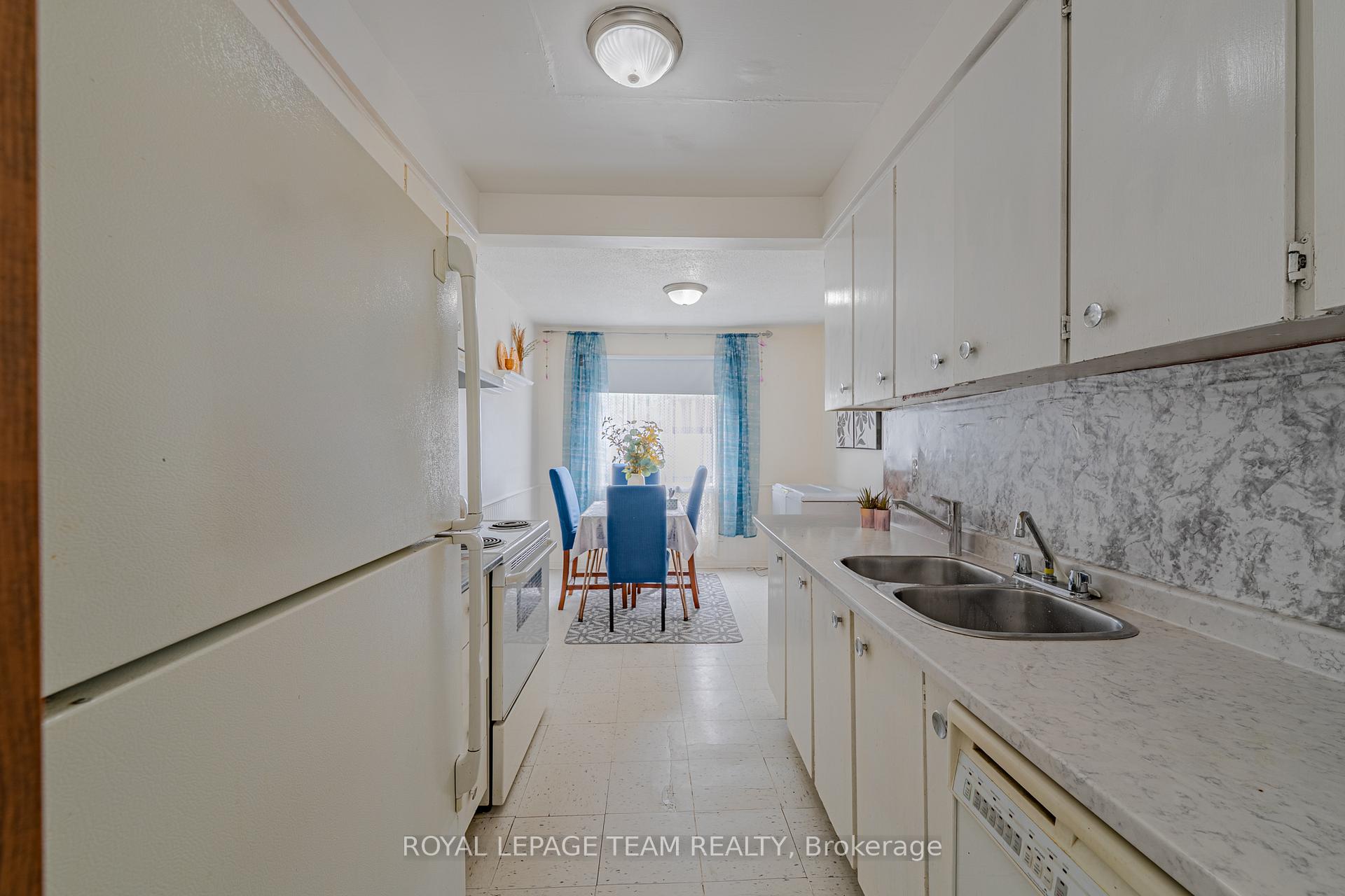 Photo 11 of 1461 Murdock Gate, Ottawa, Cyrville — HOMEH