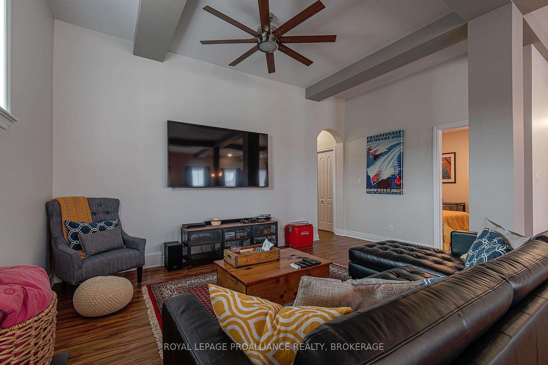 Photo 15 of 163 King Street E, Gananoque — HOMEH