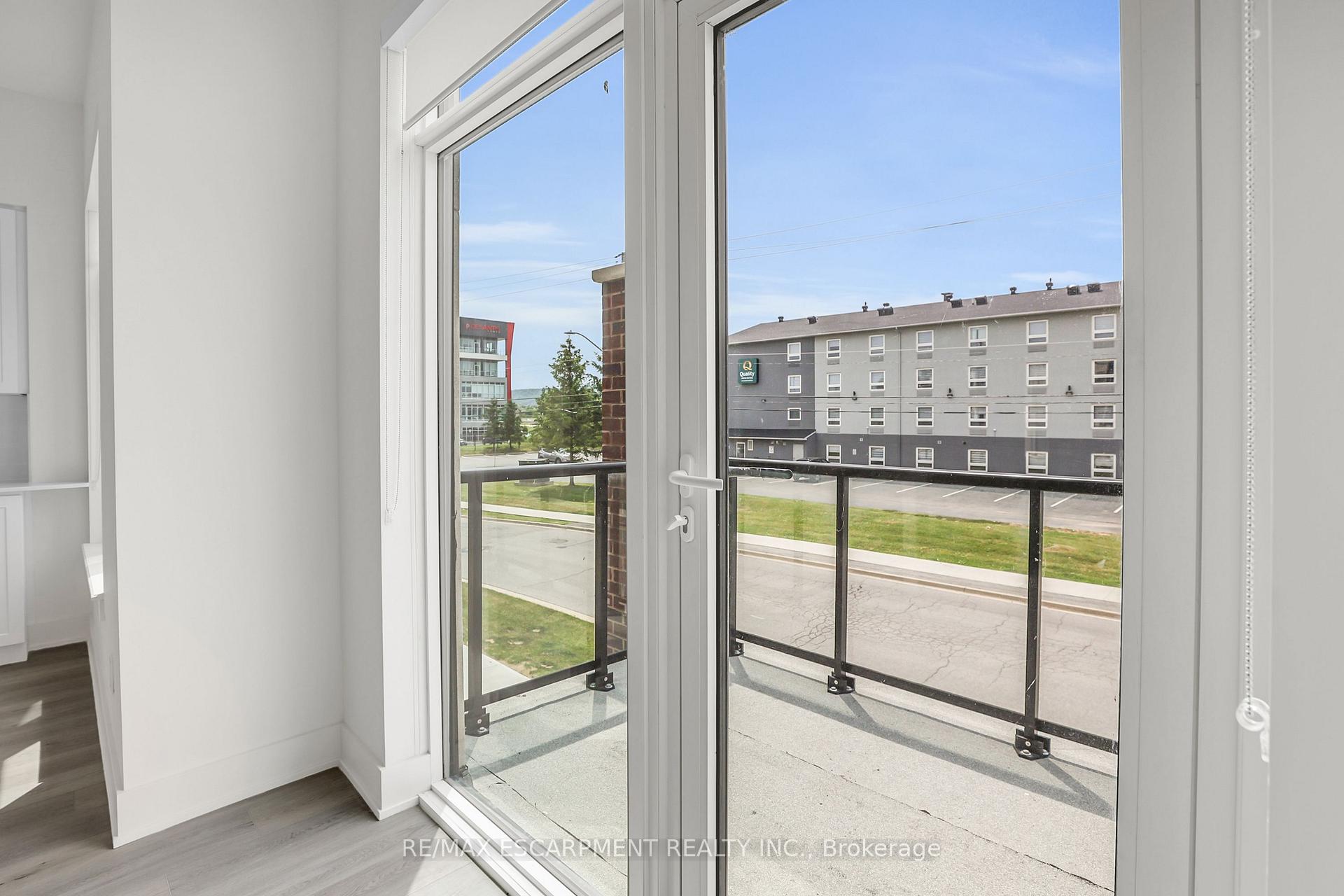 Photo 11 of 70 Windward Drive, Grimsby, Grimsby Beach — HOMEH