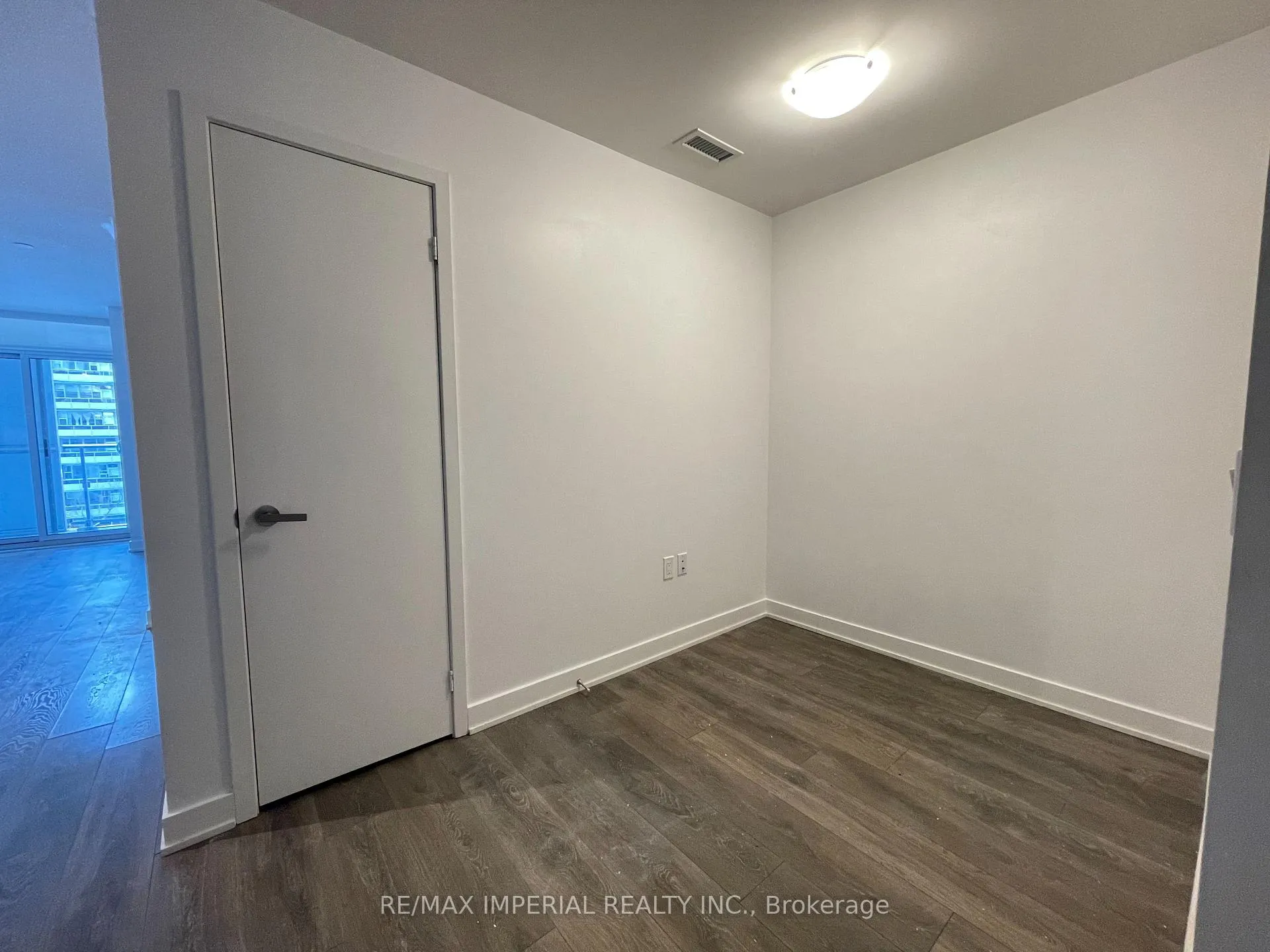 Photo 2 of Unit 405, 195 Redpath Avenue, Toronto, Mount Pleasant West — HOMEH