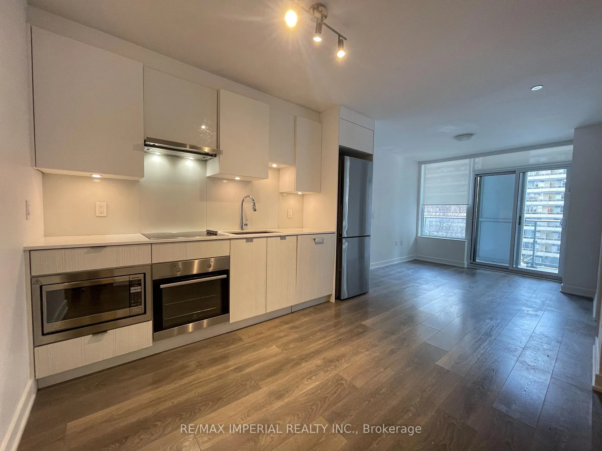 Photo 3 of Unit 405, 195 Redpath Avenue, Toronto, Mount Pleasant West — HOMEH