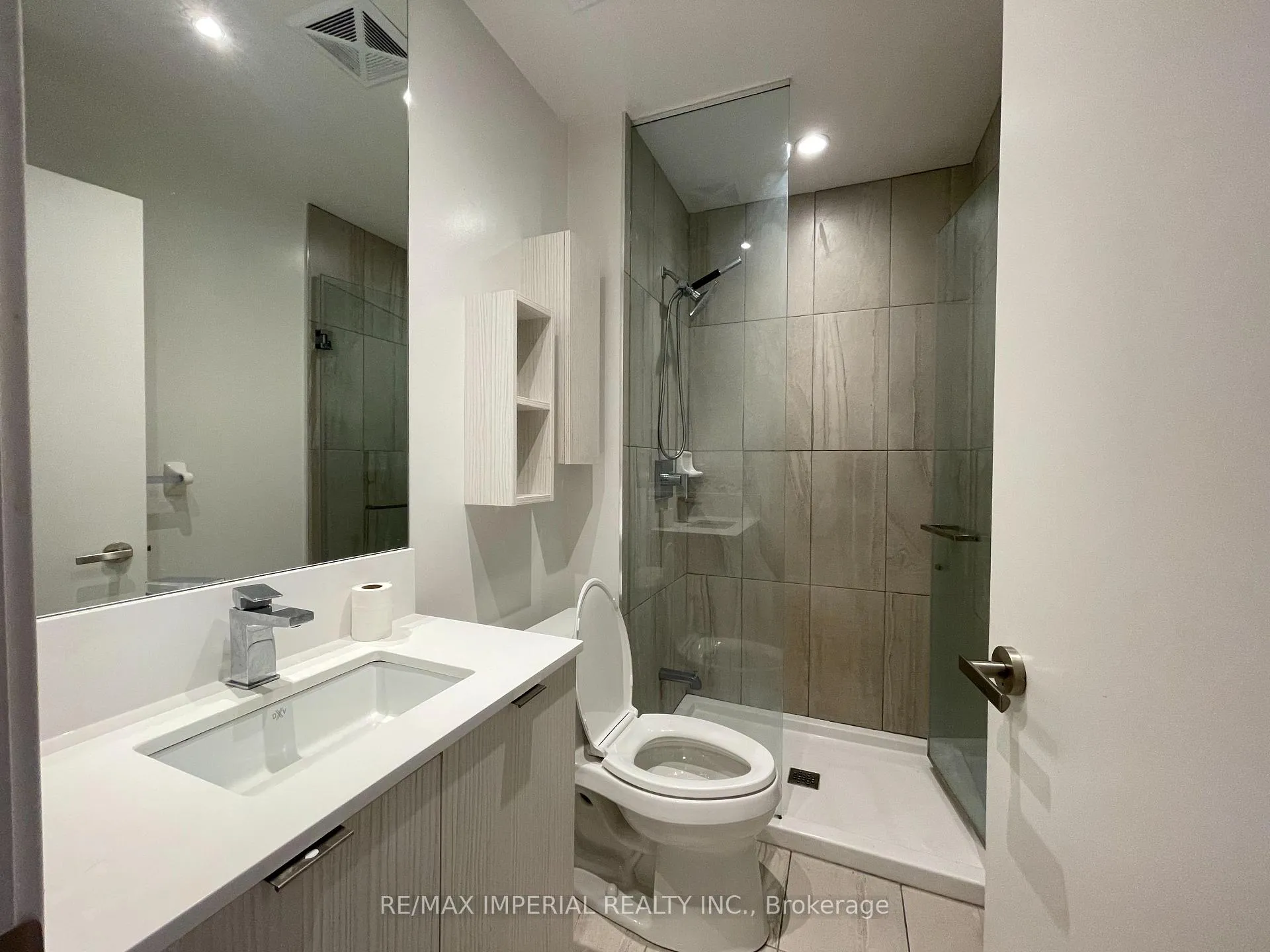 Photo 4 of Unit 405, 195 Redpath Avenue, Toronto, Mount Pleasant West — HOMEH
