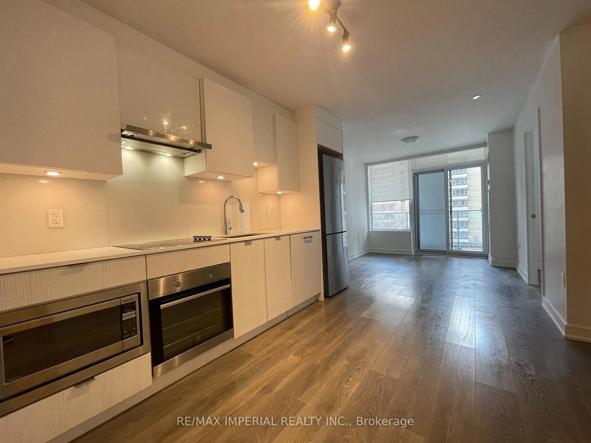 Photo 6 of Unit 405, 195 Redpath Avenue, Toronto, Mount Pleasant West — HOMEH