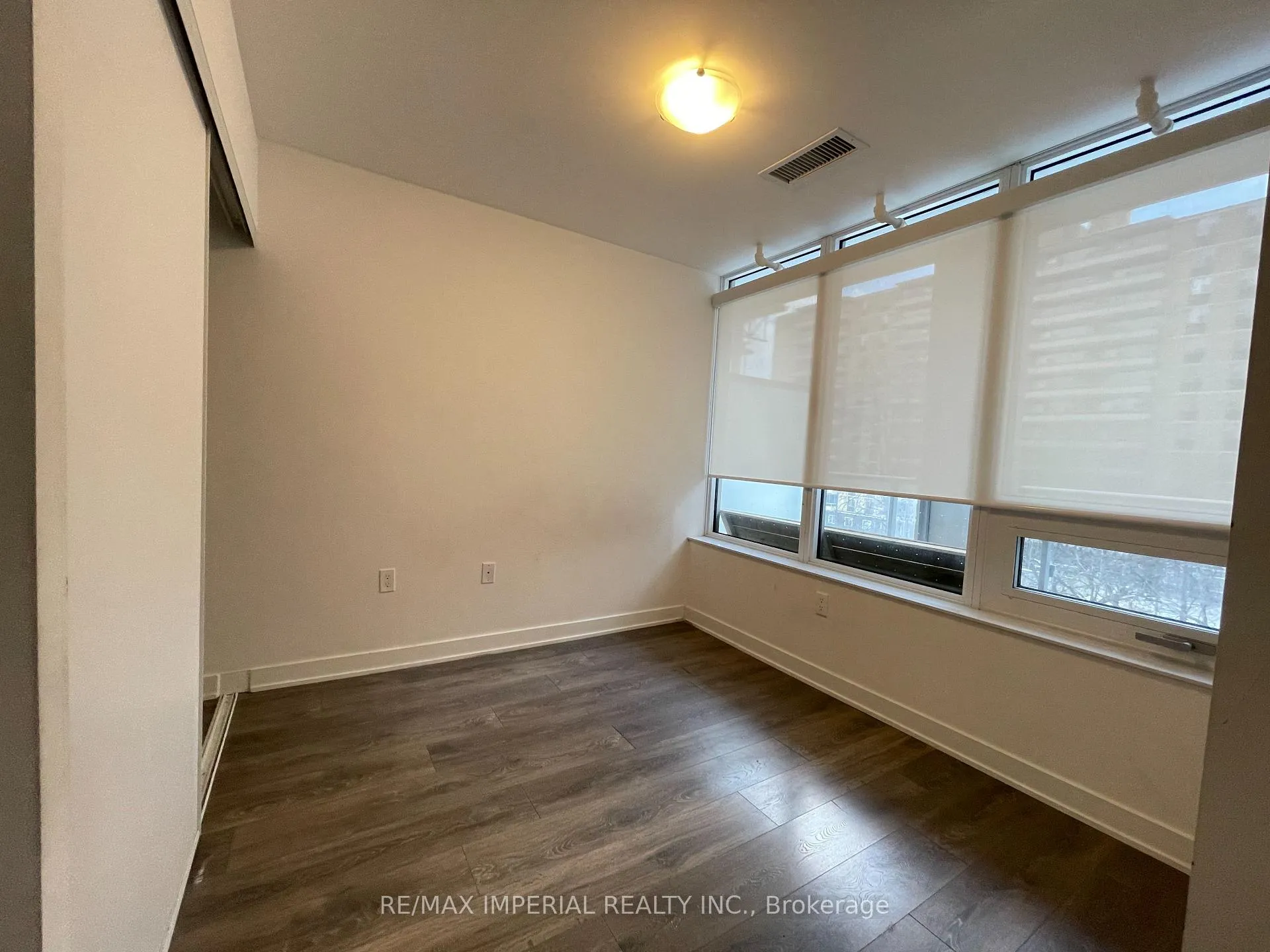 Photo 8 of Unit 405, 195 Redpath Avenue, Toronto, Mount Pleasant West — HOMEH