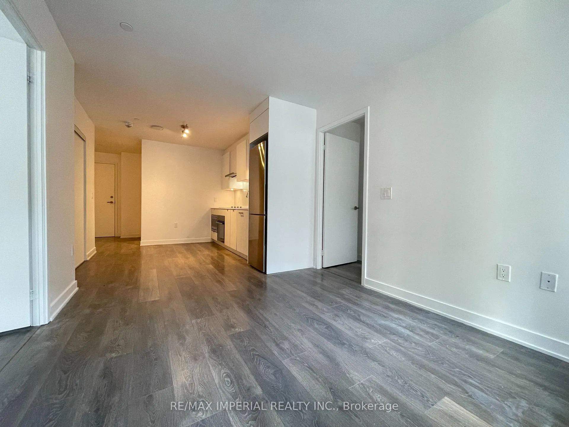 Photo 13 of Unit 405, 195 Redpath Avenue, Toronto, Mount Pleasant West — HOMEH