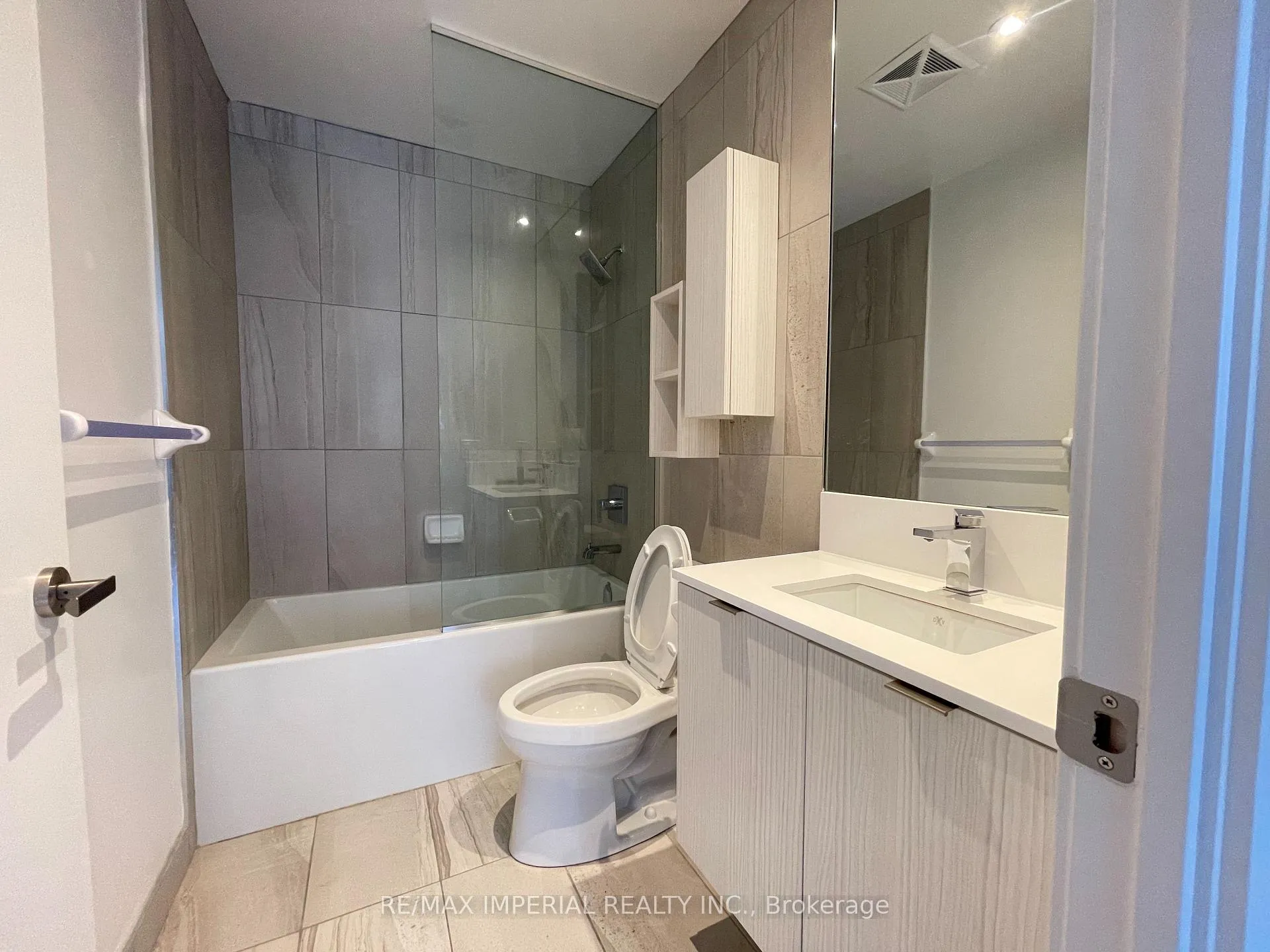 Photo 15 of Unit 405, 195 Redpath Avenue, Toronto, Mount Pleasant West — HOMEH