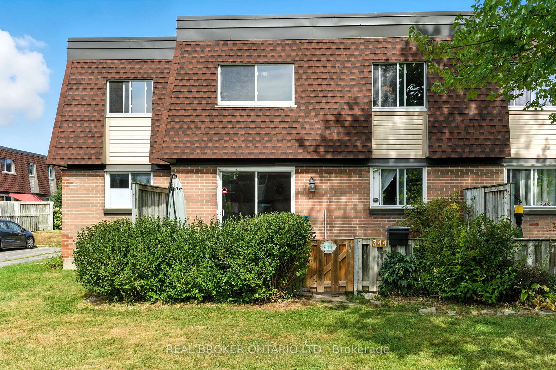 Photo 1 of 344 Garden Glen Private, Ottawa, Meadowlands/Crestview — HOMEH
