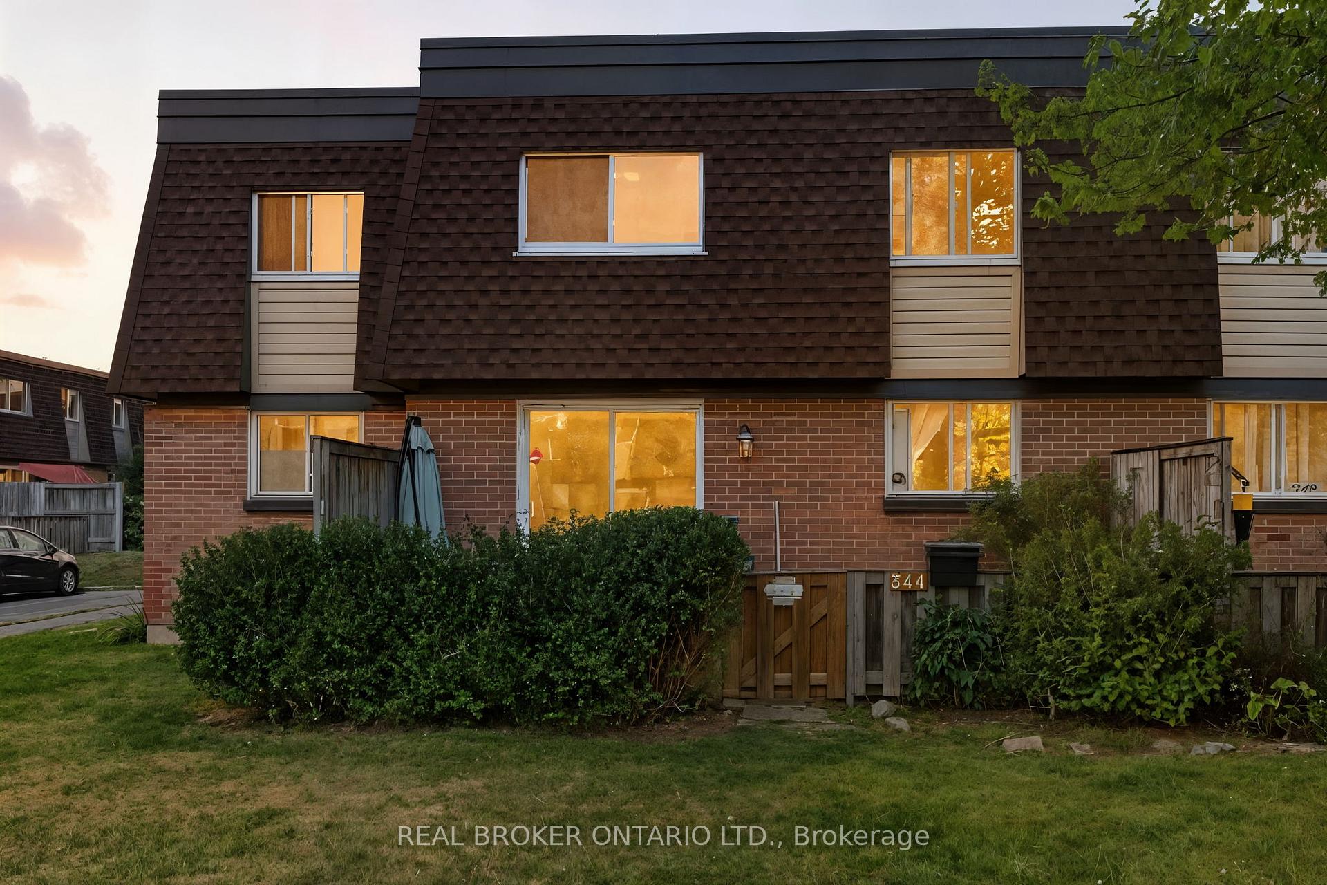 Photo 2 of 344 Garden Glen Private, Ottawa, Meadowlands/Crestview — HOMEH