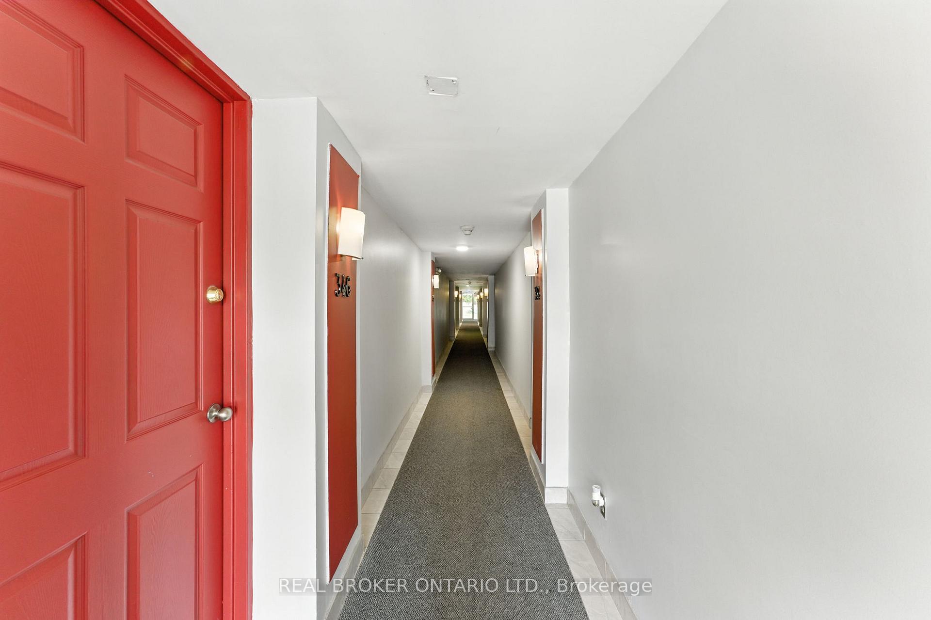 Photo 5 of 344 Garden Glen Private, Ottawa, Meadowlands/Crestview — HOMEH