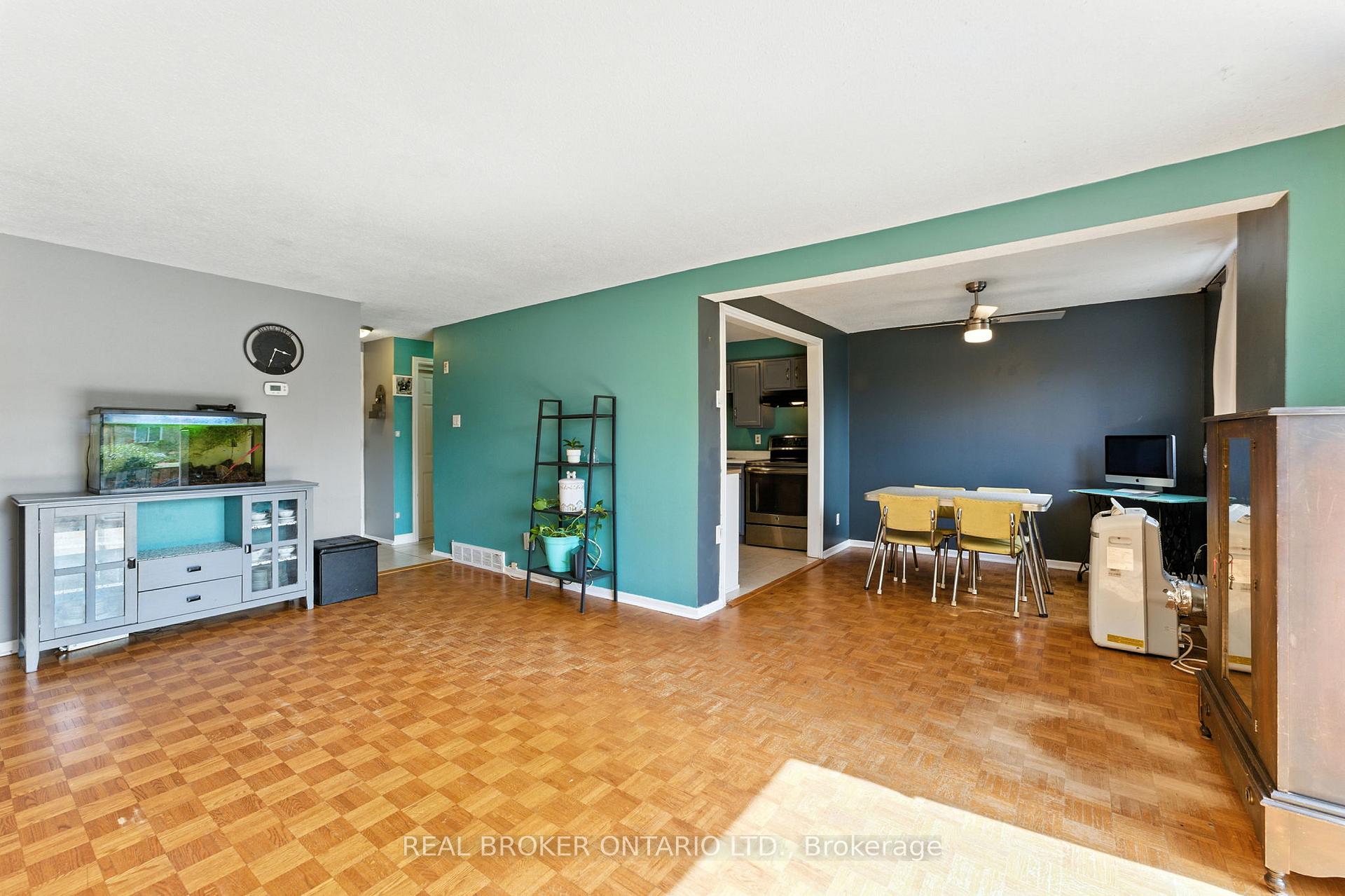 Photo 11 of 344 Garden Glen Private, Ottawa, Meadowlands/Crestview — HOMEH