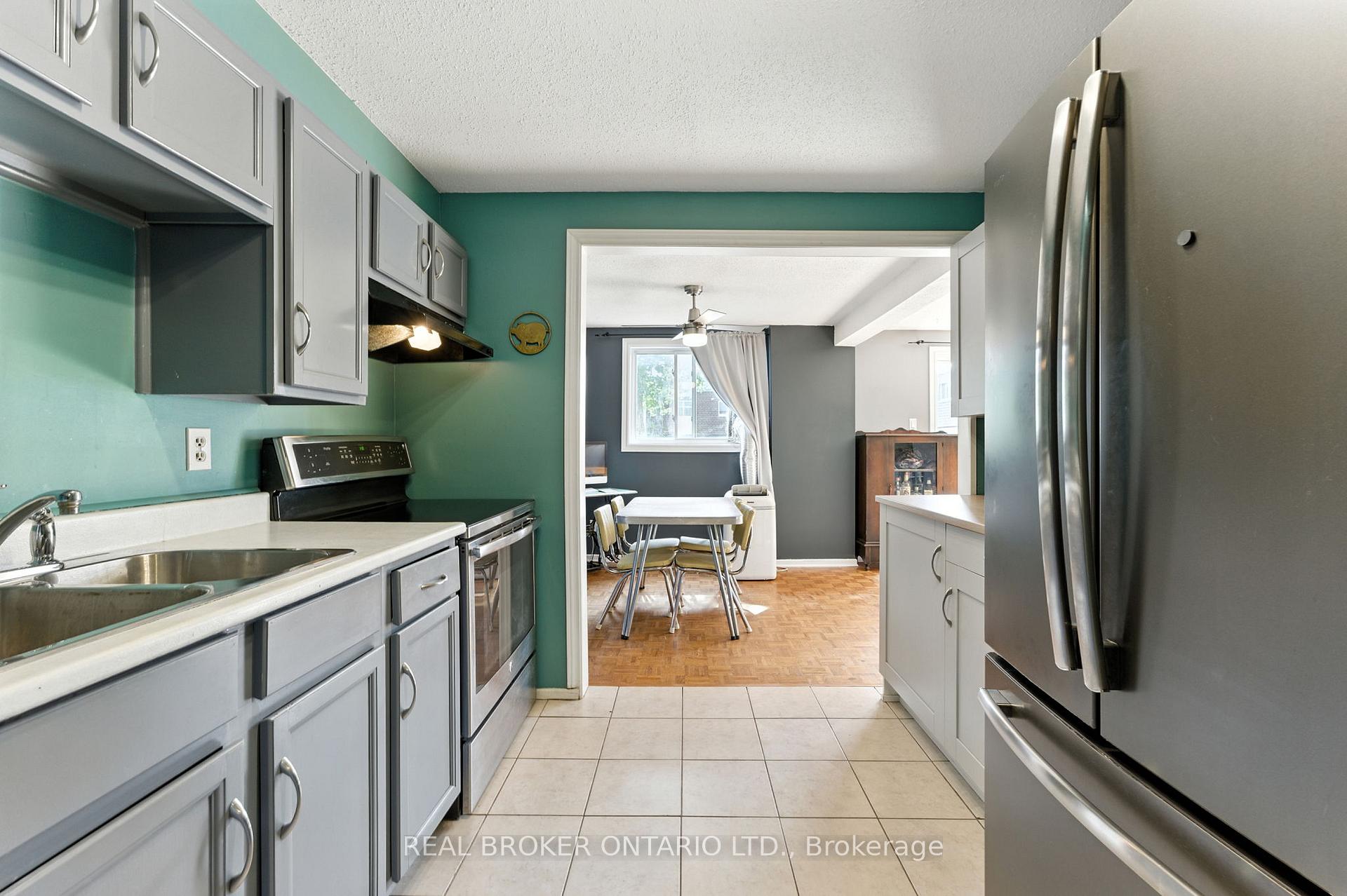 Photo 15 of 344 Garden Glen Private, Ottawa, Meadowlands/Crestview — HOMEH