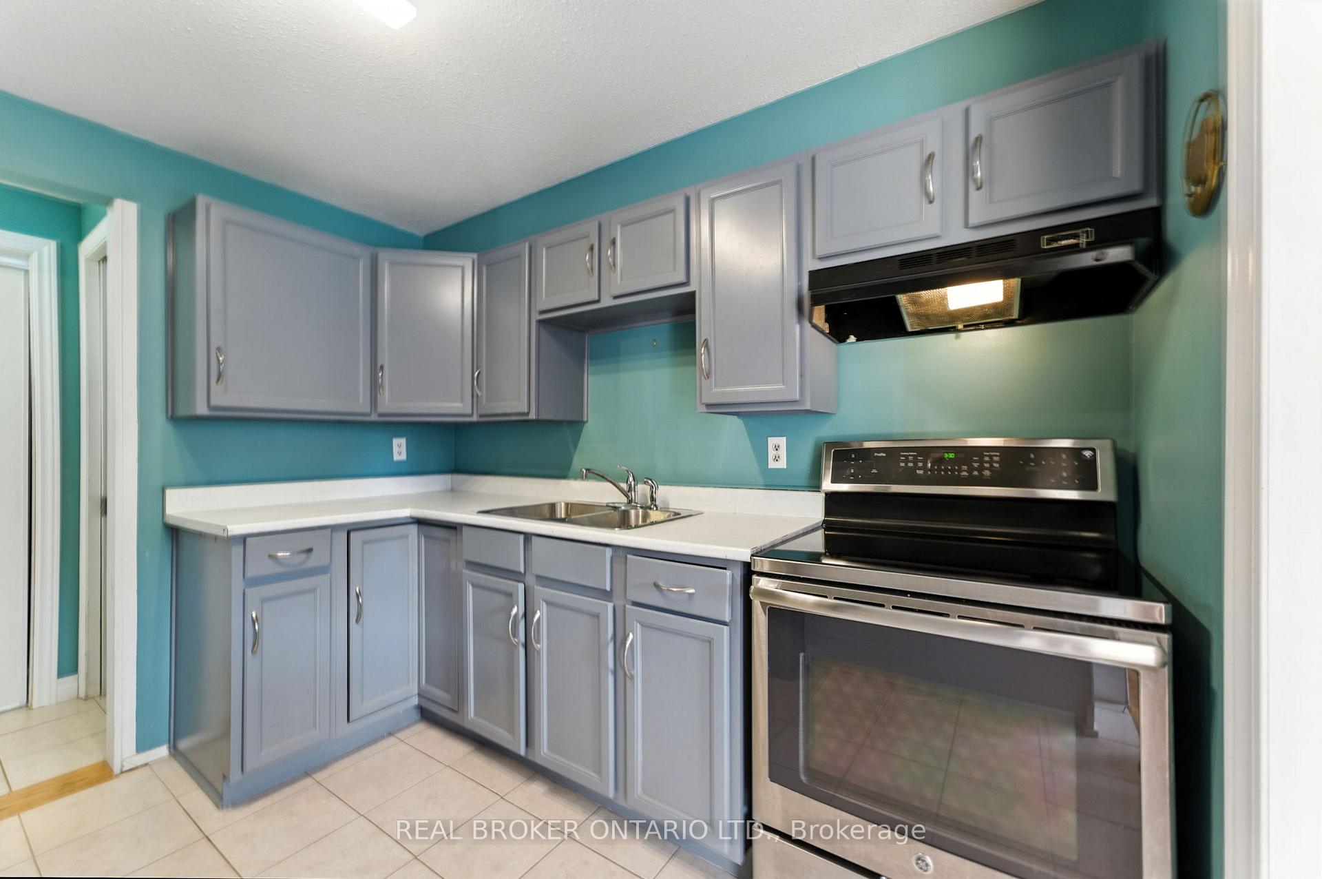 Photo 16 of 344 Garden Glen Private, Ottawa, Meadowlands/Crestview — HOMEH