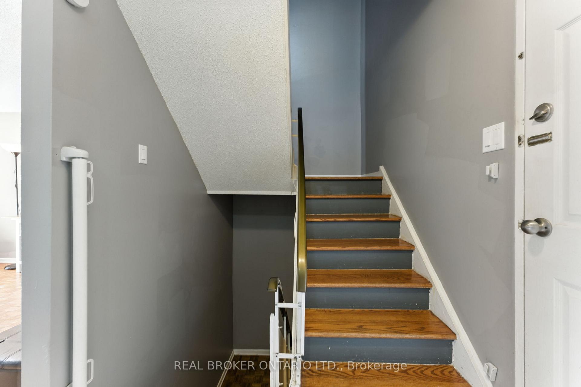 Photo 19 of 344 Garden Glen Private, Ottawa, Meadowlands/Crestview — HOMEH