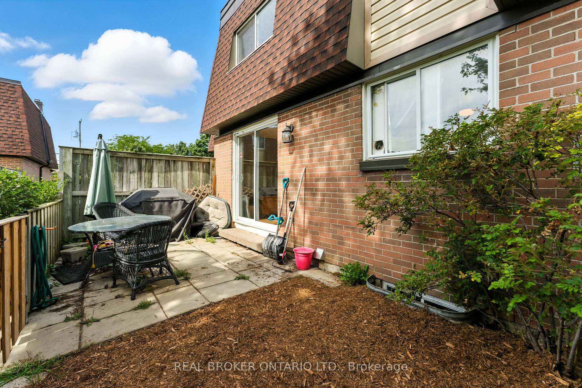 Photo 30 of 344 Garden Glen Private, Ottawa, Meadowlands/Crestview — HOMEH