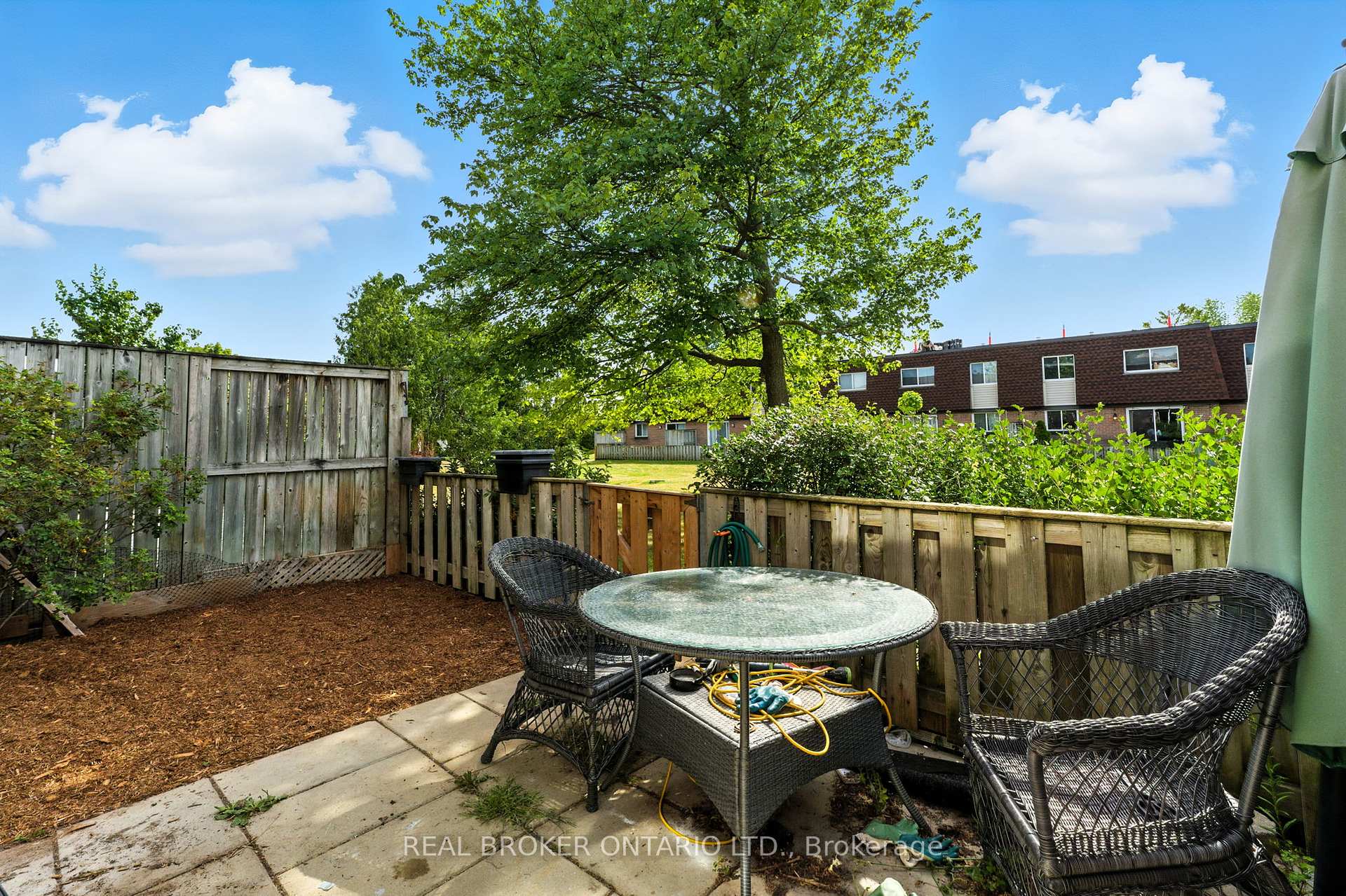 Photo 31 of 344 Garden Glen Private, Ottawa, Meadowlands/Crestview — HOMEH