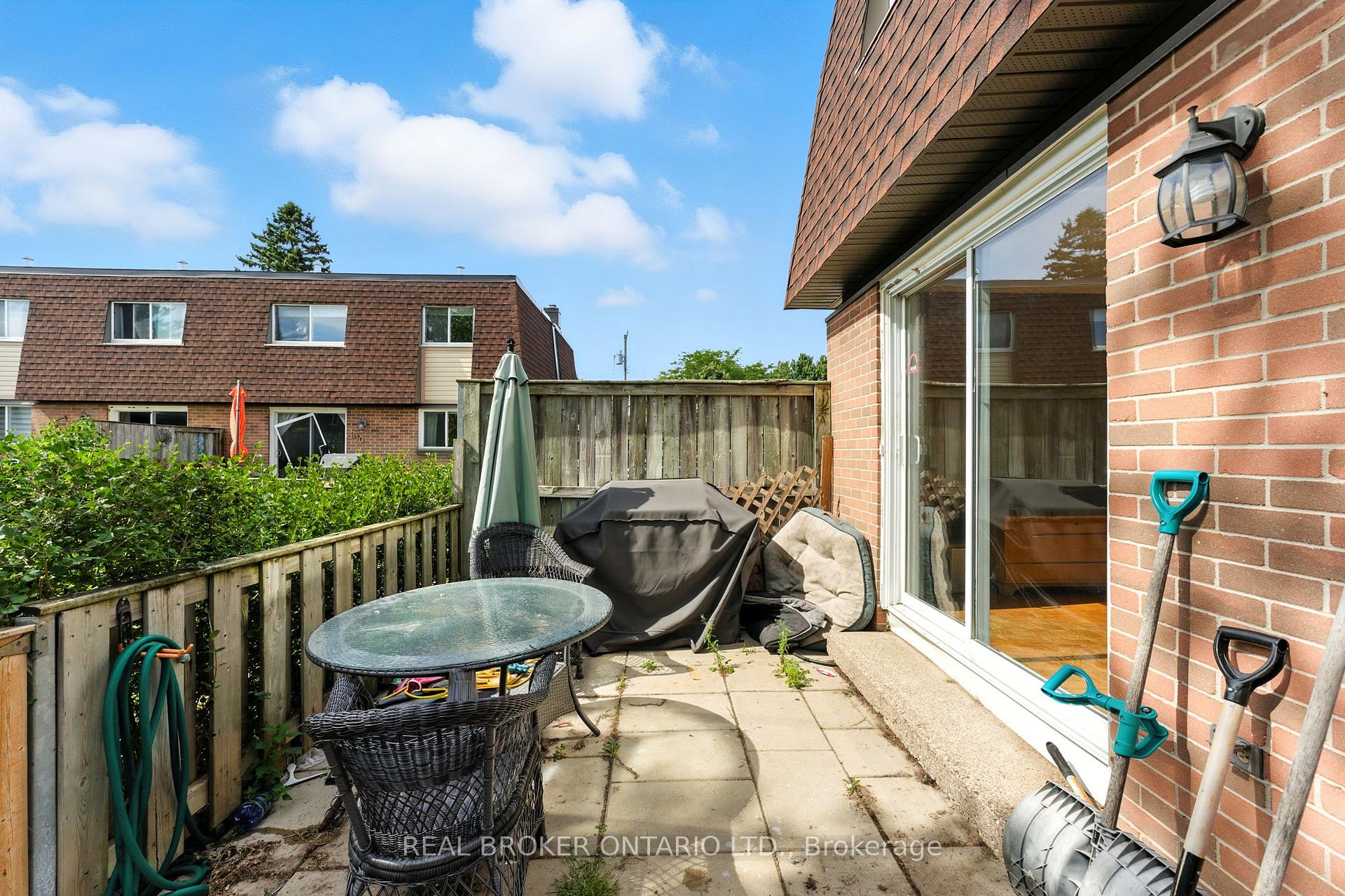 Photo 32 of 344 Garden Glen Private, Ottawa, Meadowlands/Crestview — HOMEH