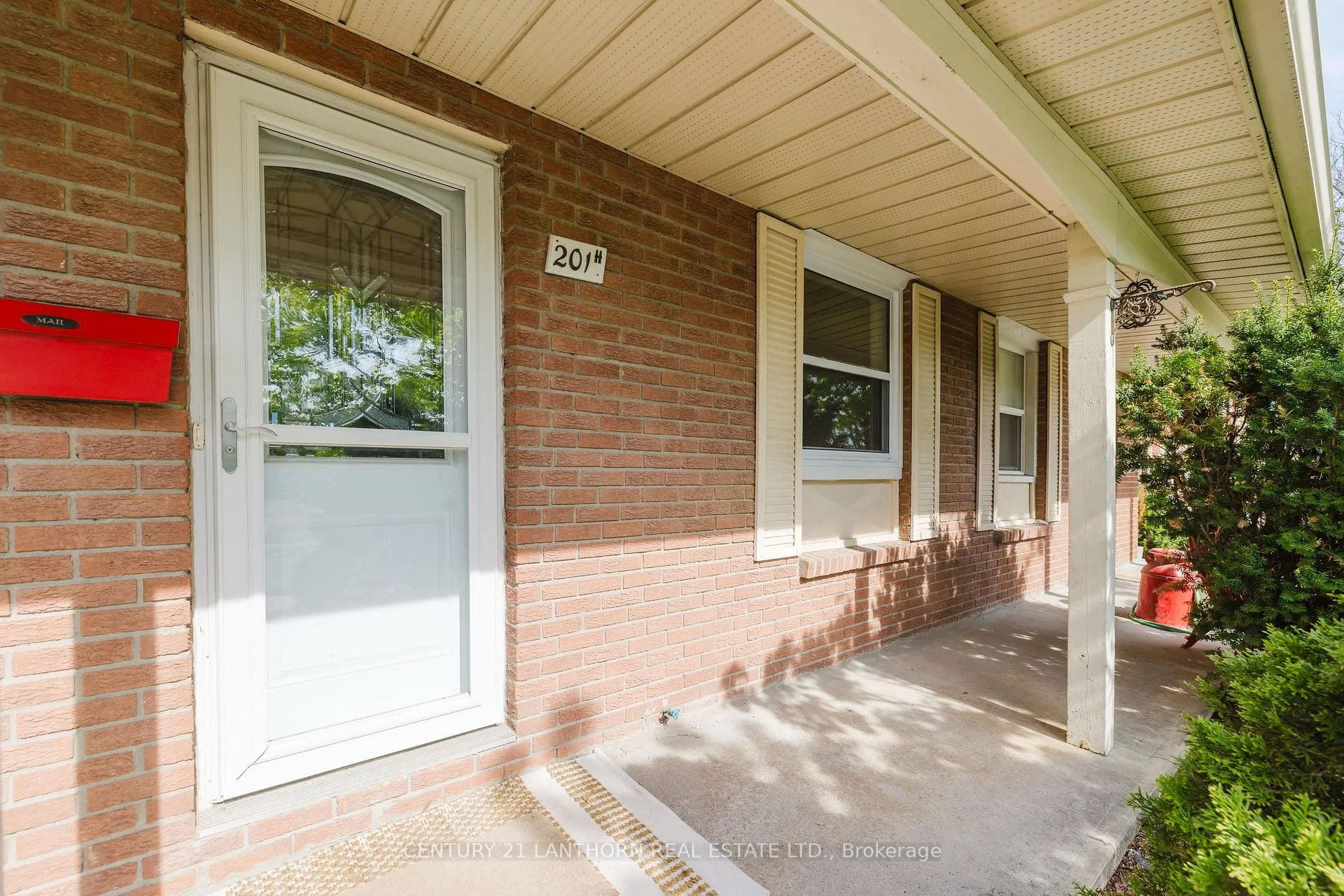 Front of Unit H, 201 North Park Street