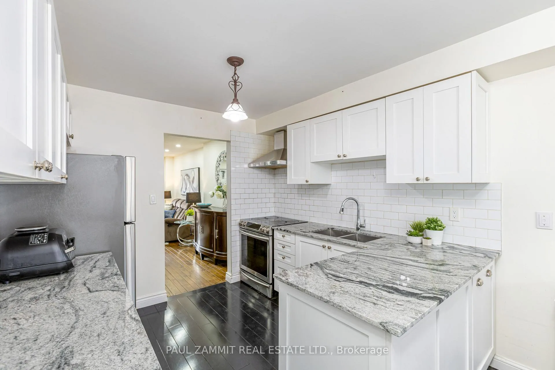 Photo 5 of 119 Confederation Way, Markham, Thornhill — HOMEH